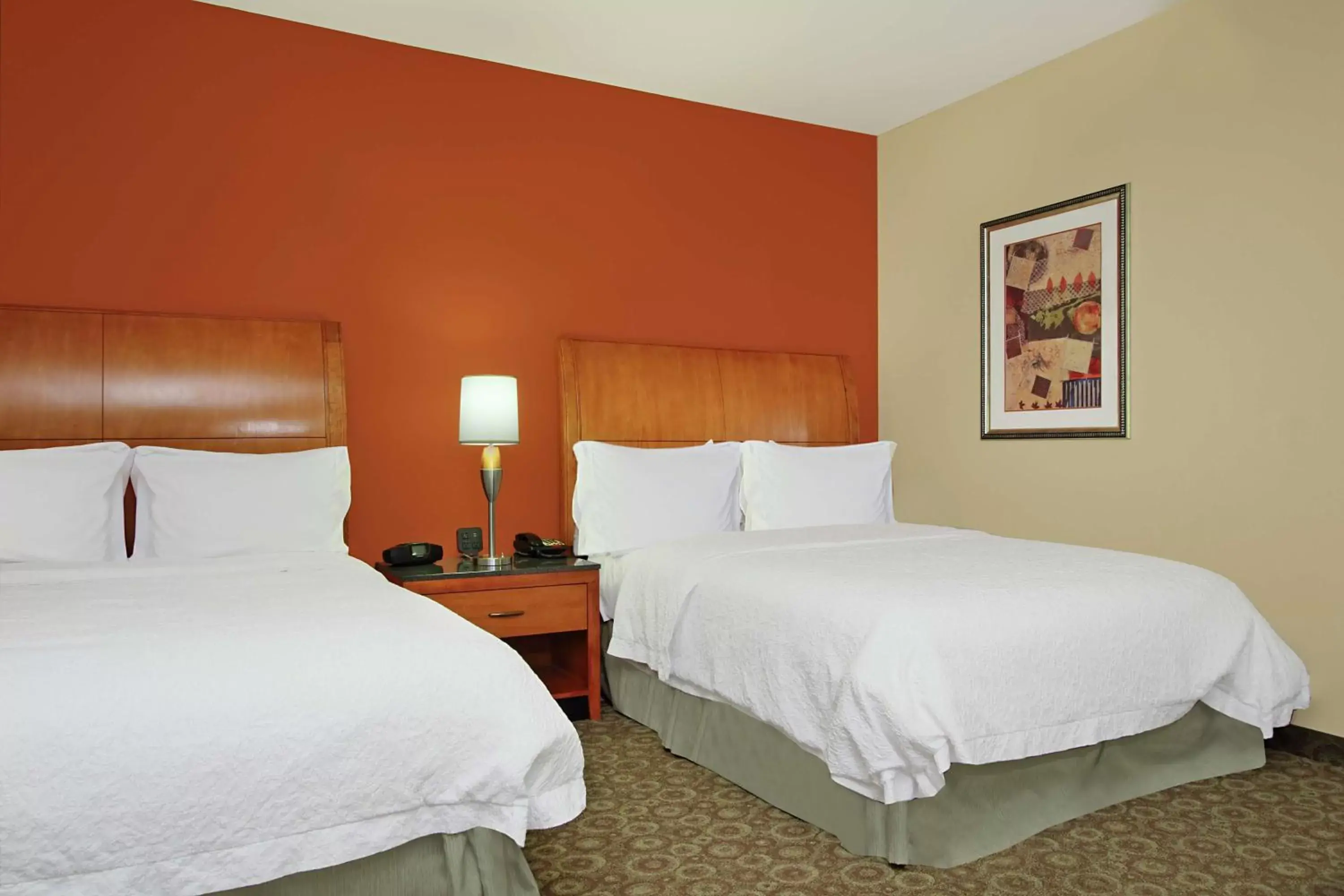 Bed in Hampton Inn & Suites Buffalo