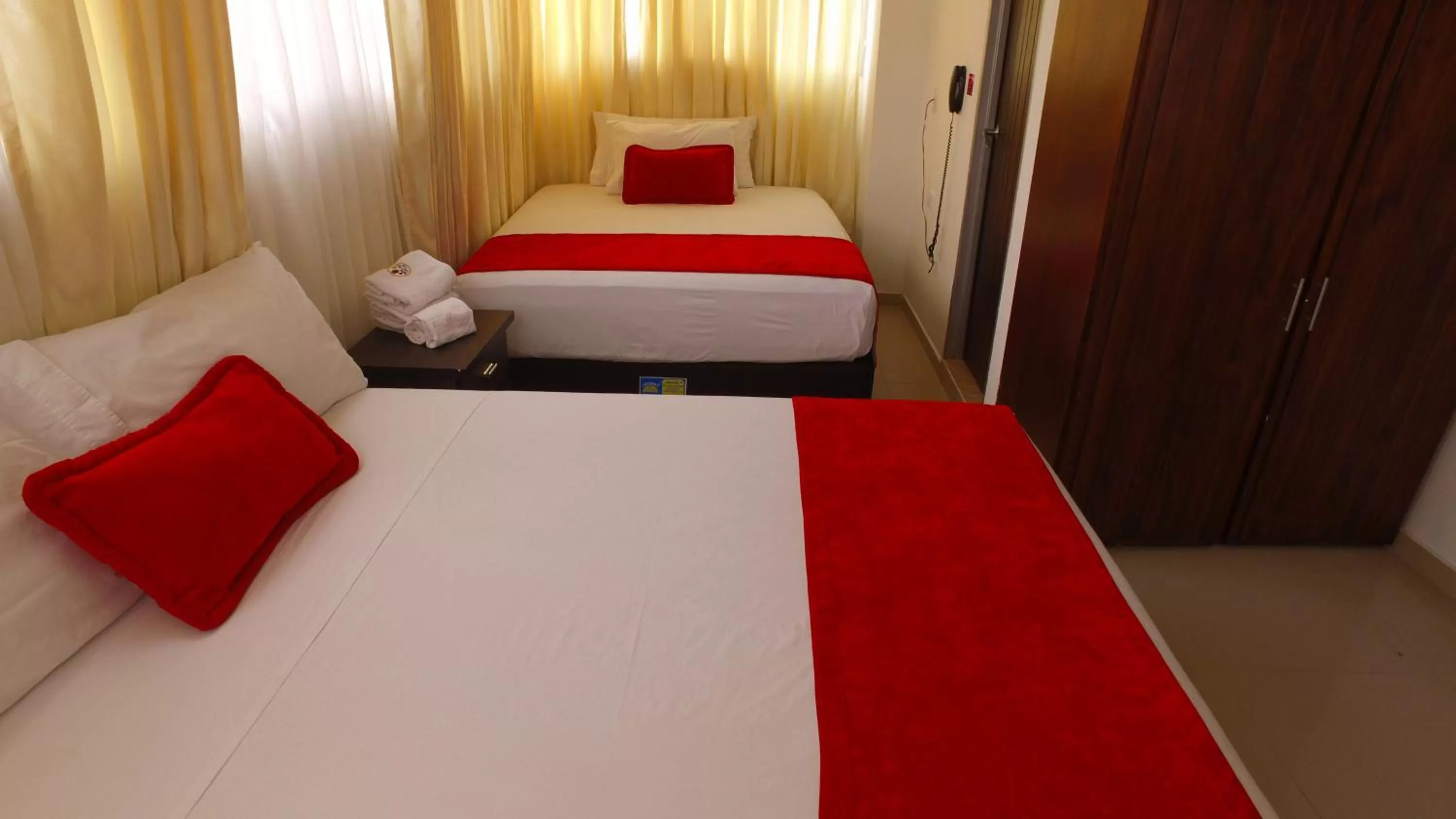 Bedroom, Bed in Hotel Cafe Plaza