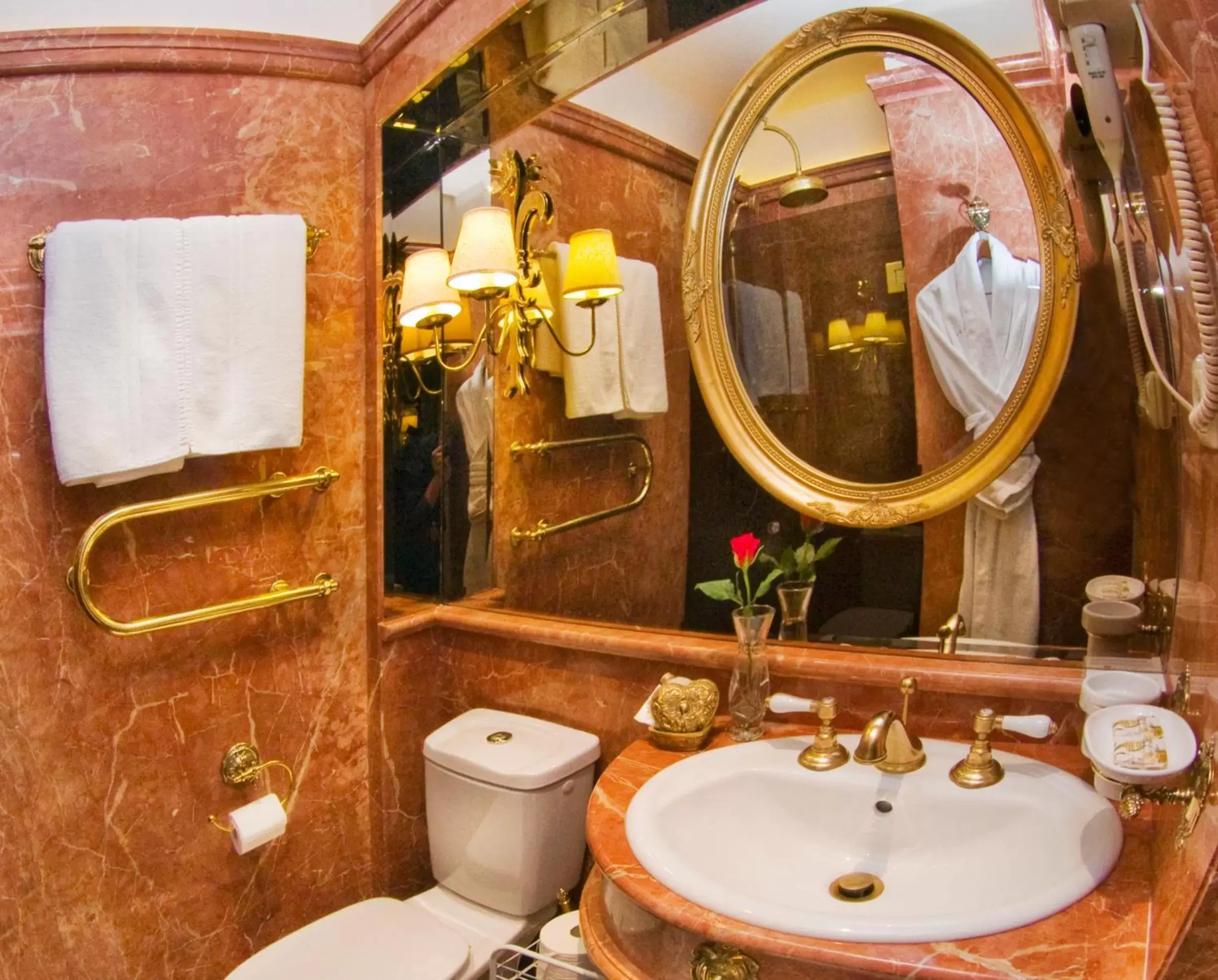 Bathroom in Imperial Hotel & Restaurant