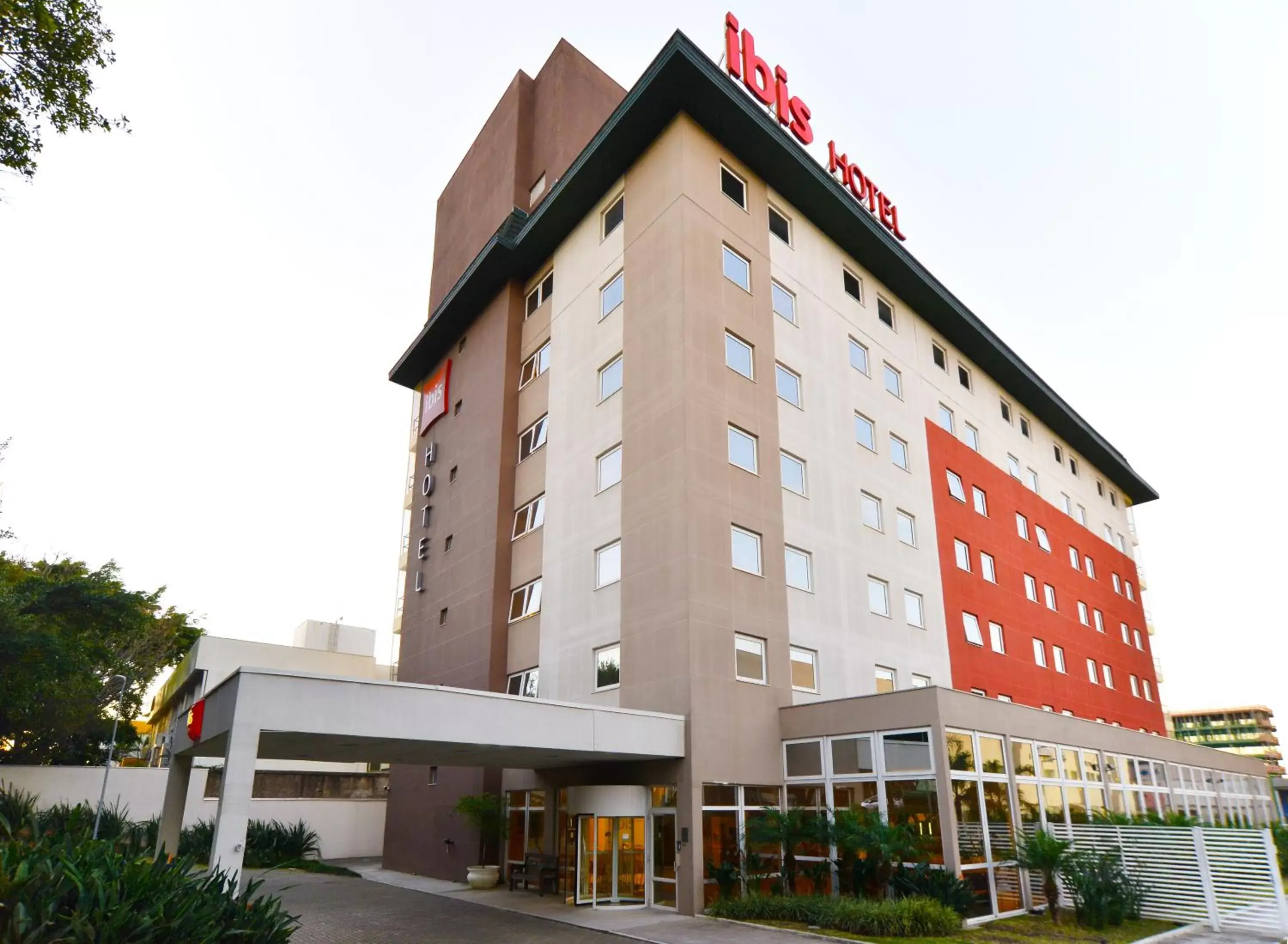 Facade/entrance, Property Building in ibis Canoas Shopping