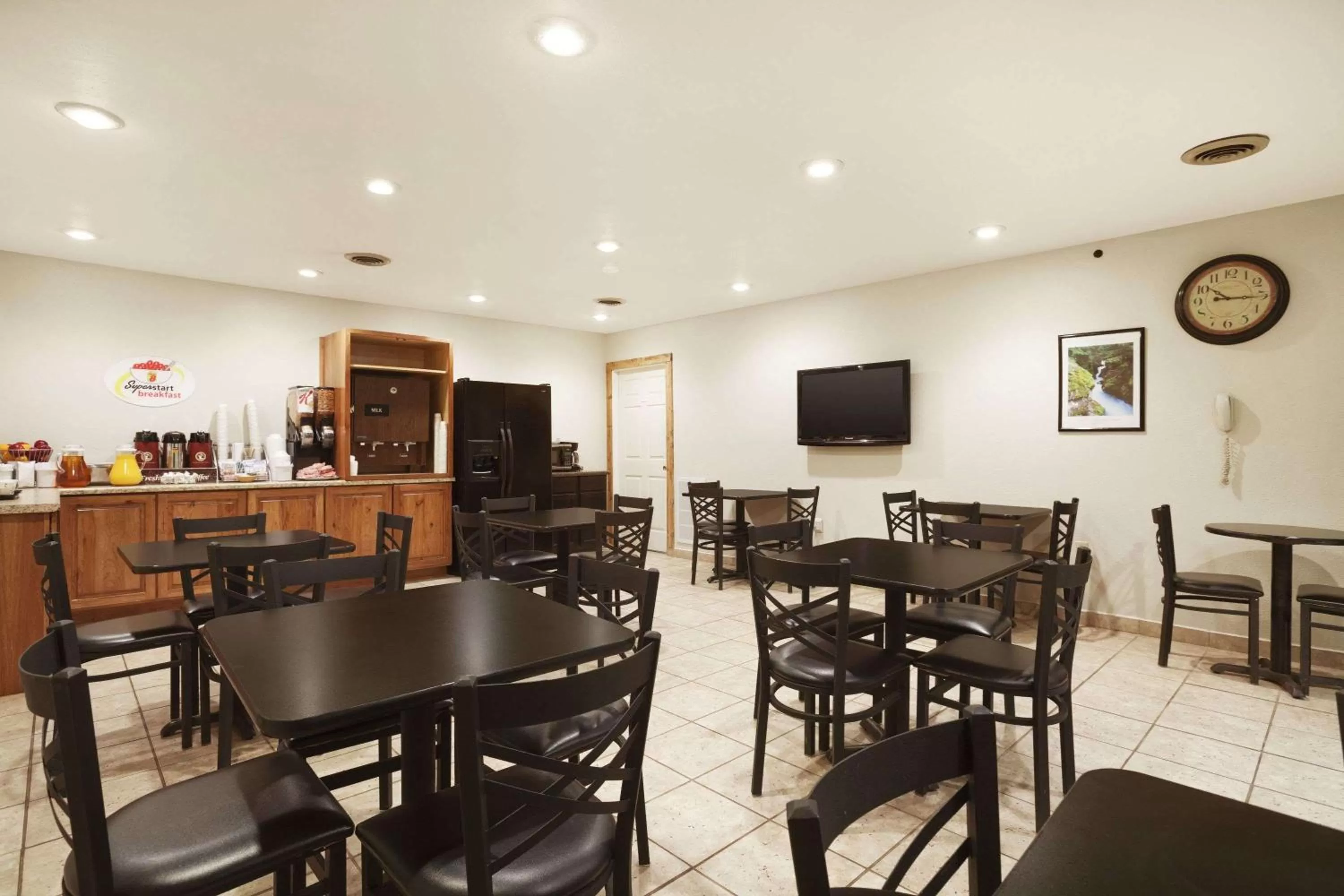 Continental breakfast in Super 8 by Wyndham Williston ND