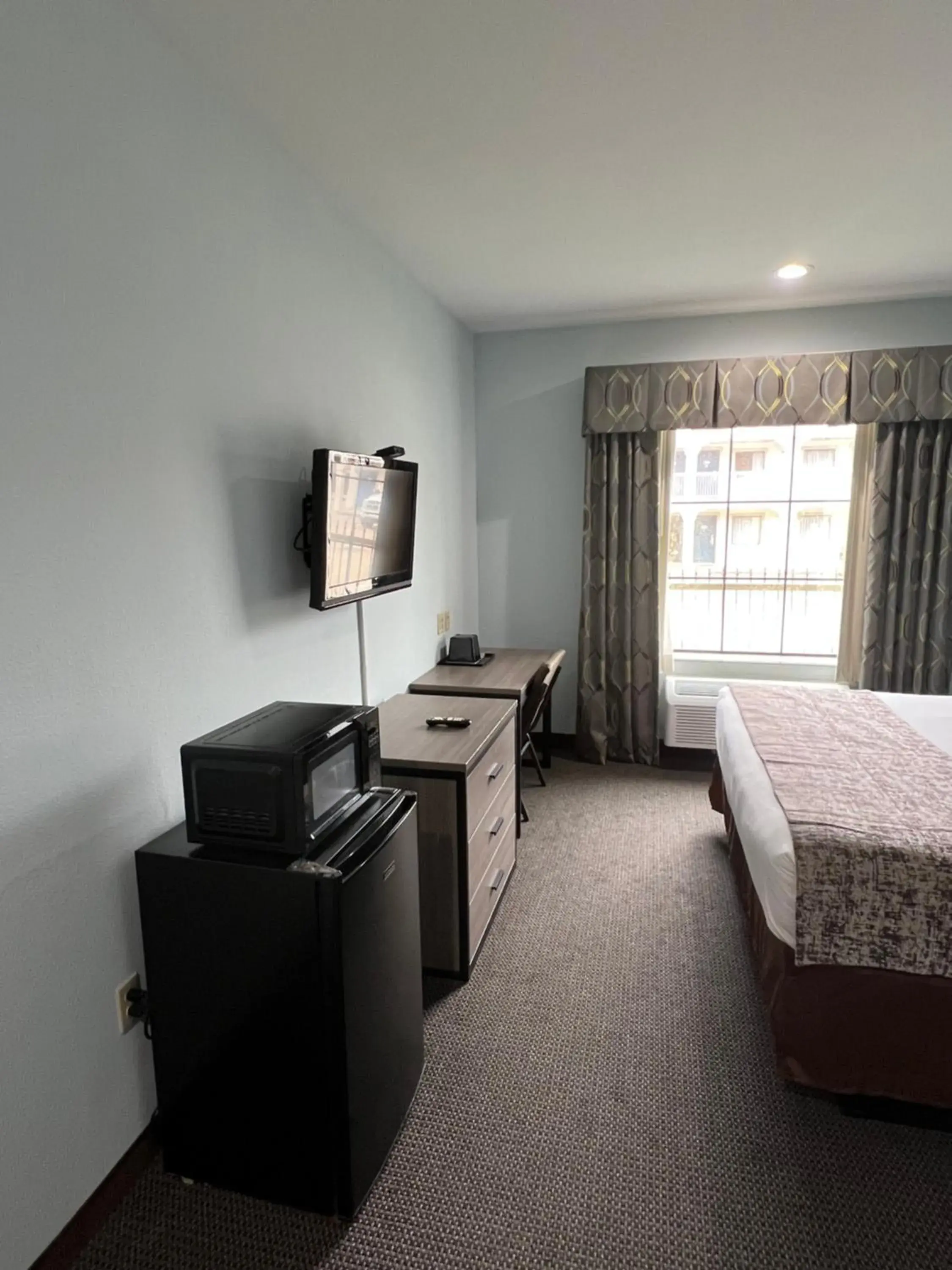 Bedroom, Bed in Americas Best Value Inn Sulphur Bedroom, Bed in Americas Best Value Inn Sulphur