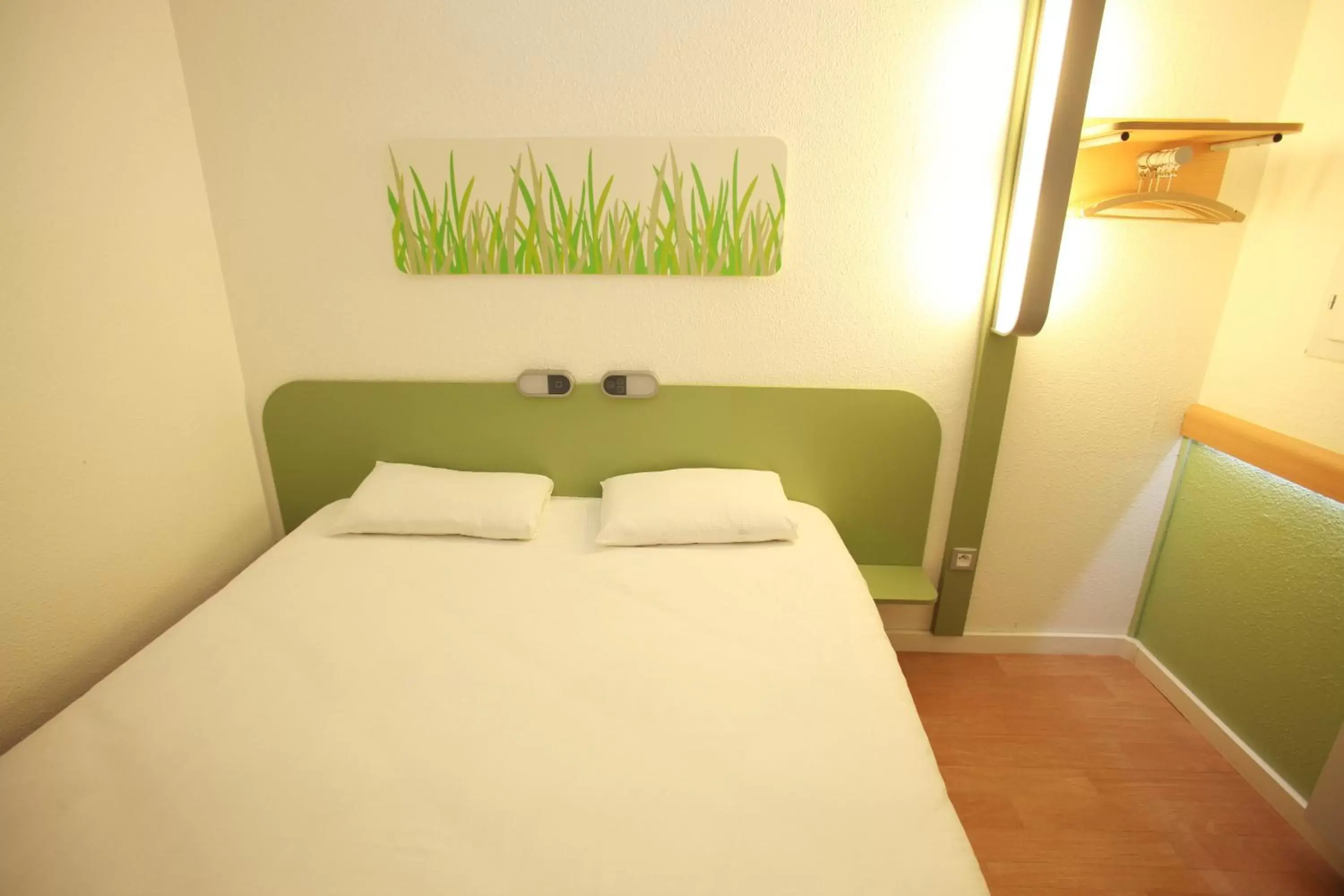 Photo of the whole room, Bed in ibis budget Nantes Sainte Luce