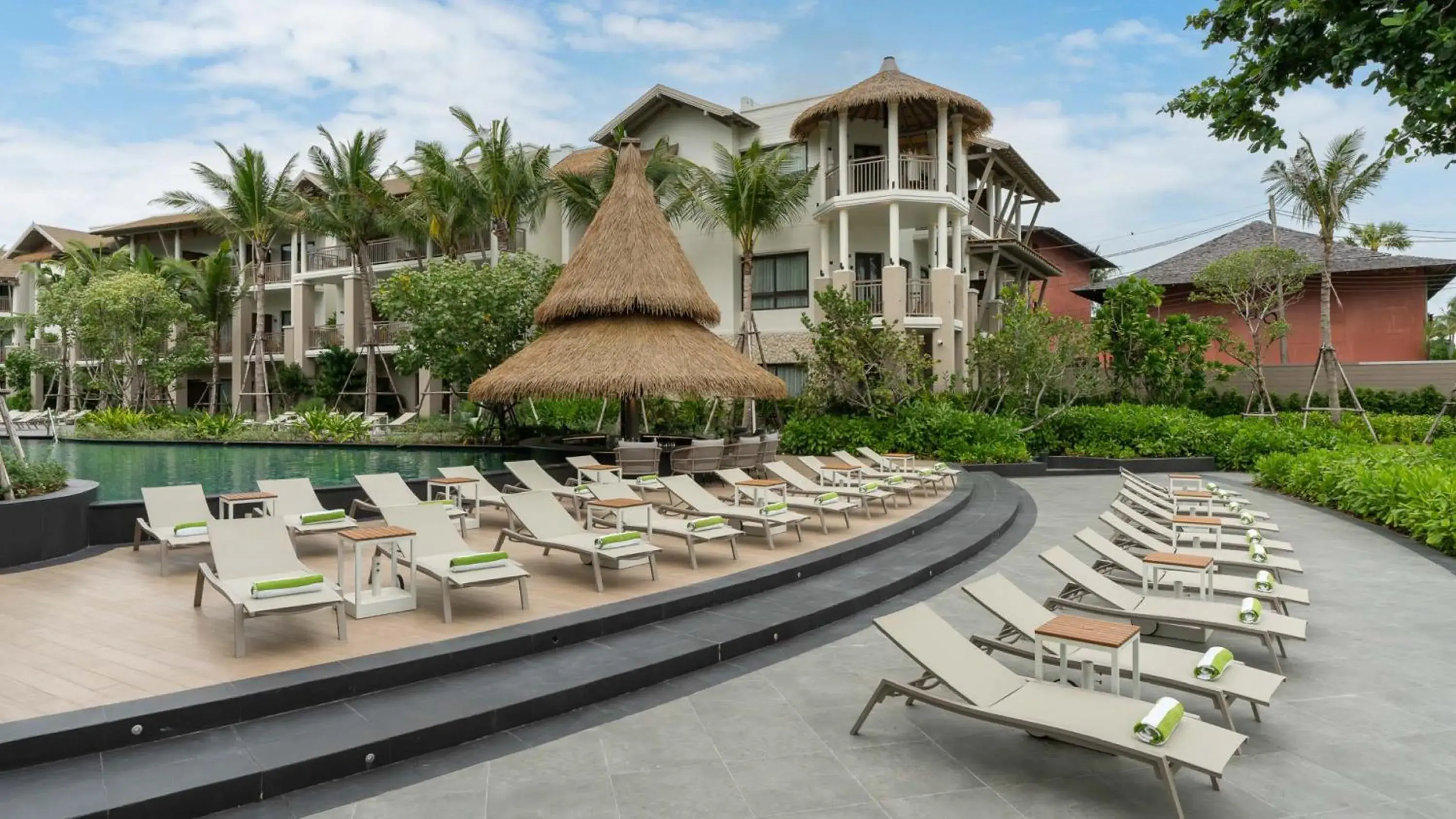 Lounge or bar, Swimming Pool in Holiday Inn Resort Samui Bophut Beach, an IHG Hotel