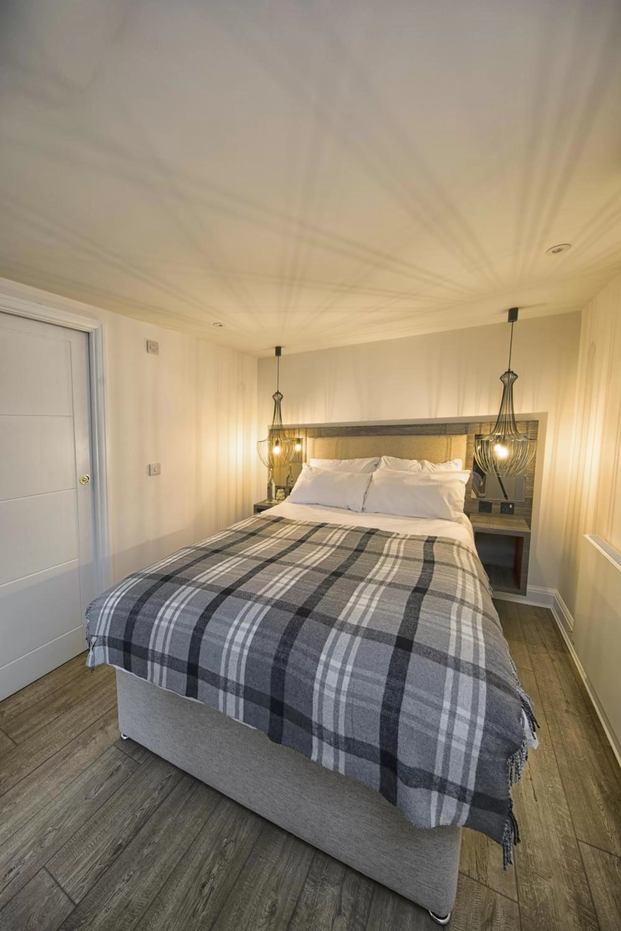 Bedroom, Bed in José Pizarro The Swan Inn