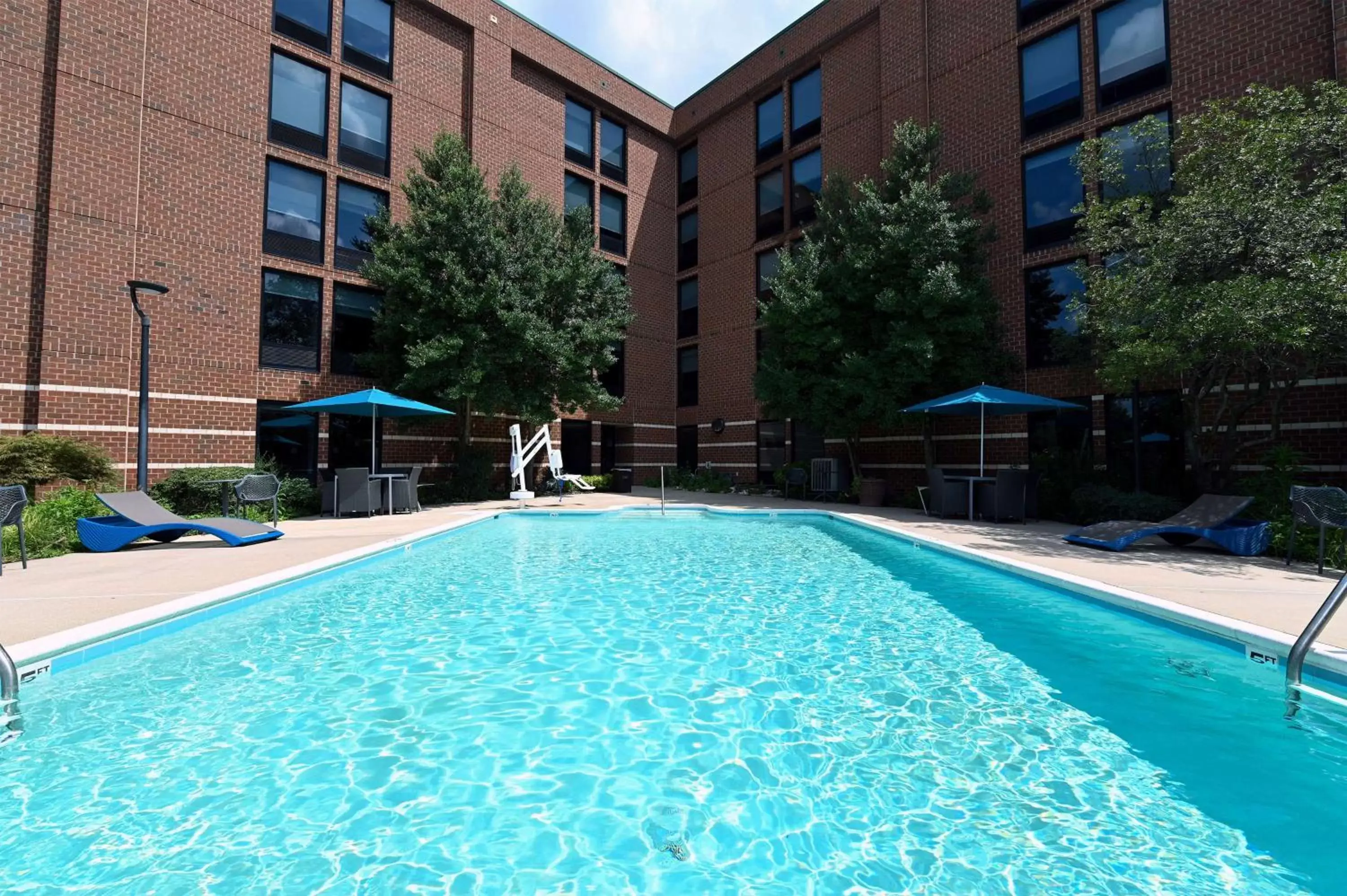 Pool view, Swimming Pool in Hampton Inn Richmond-West Innsbrook