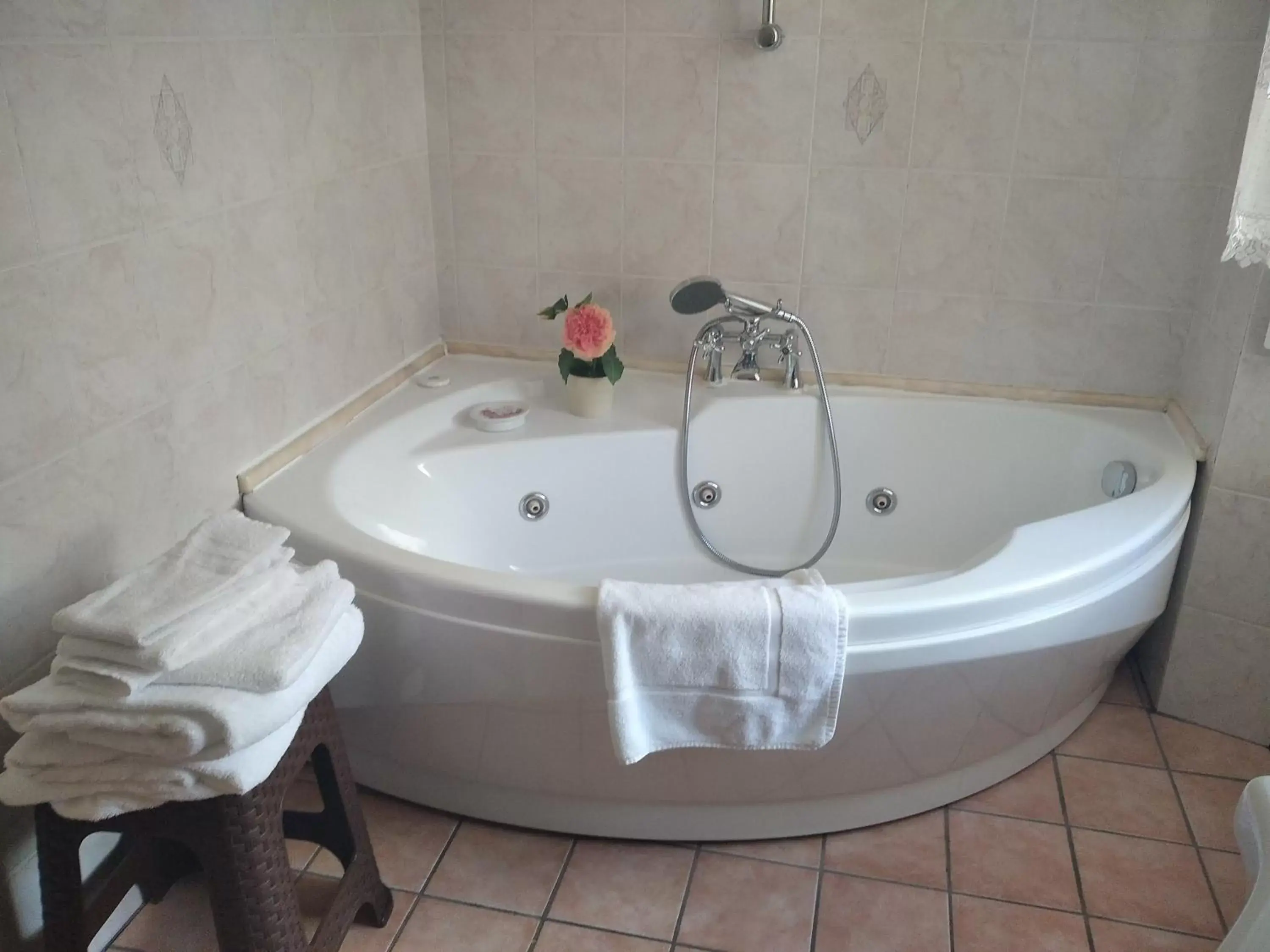 Hot Tub, Bathroom in Villa Belvedere