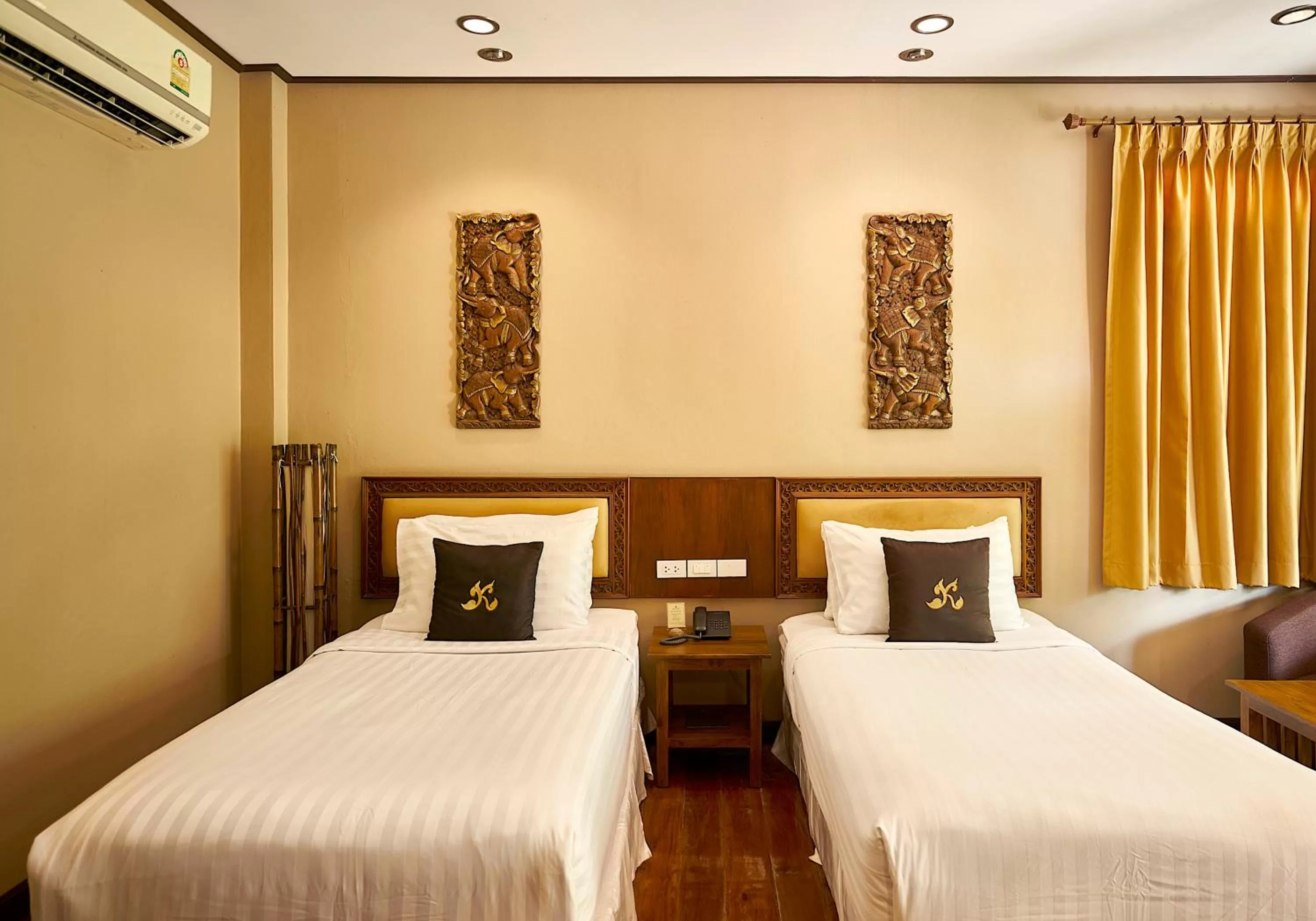 Bed in Ruenkanok Thaihouse Resort