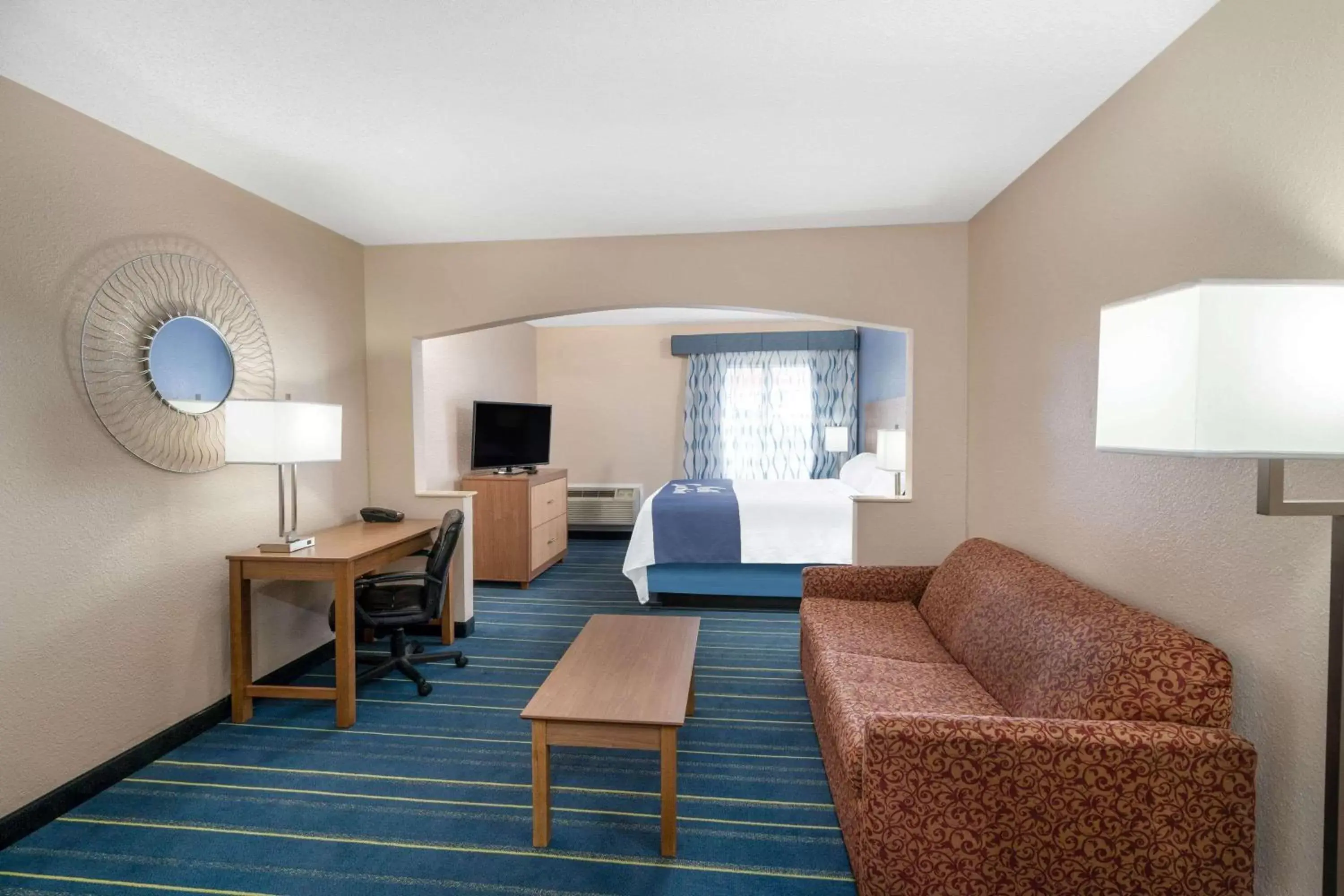 Photo of the whole room, Seating Area in Days Inn by Wyndham Panama City