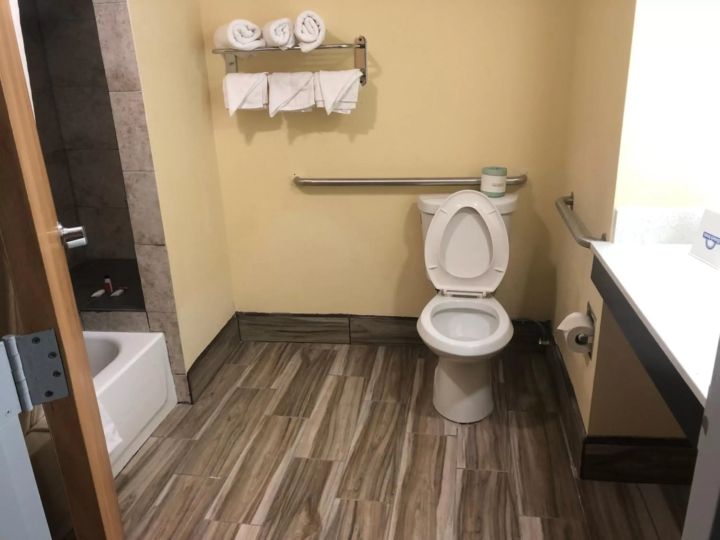 Bathroom in Days Inn by Wyndham Grove City Columbus South