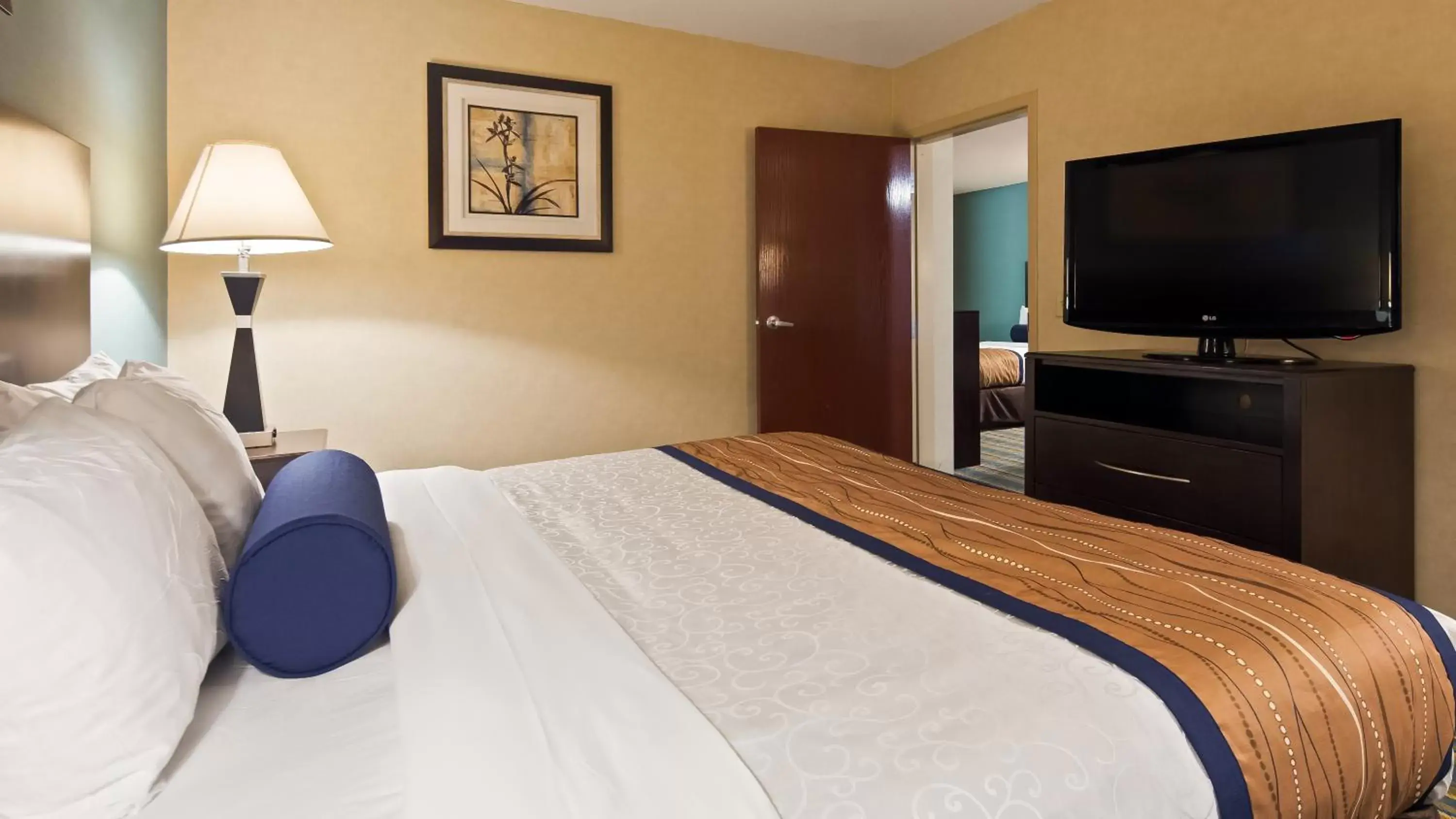 Street view, Bed in Best Western Plus Berkshire Hills Inn & Suites