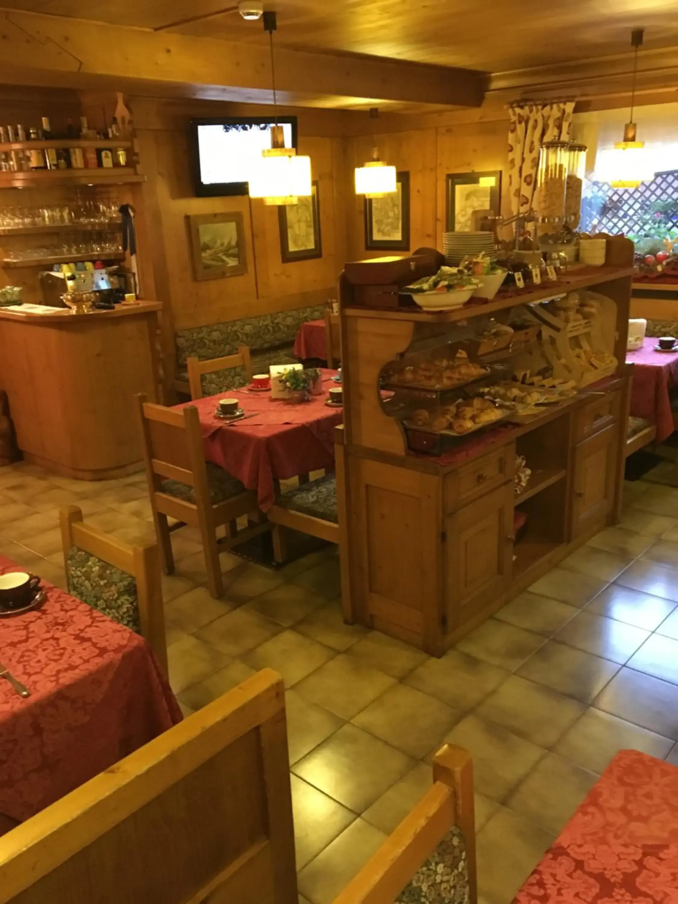 Food and drinks, Restaurant/Places to Eat in Meuble Villa Neve