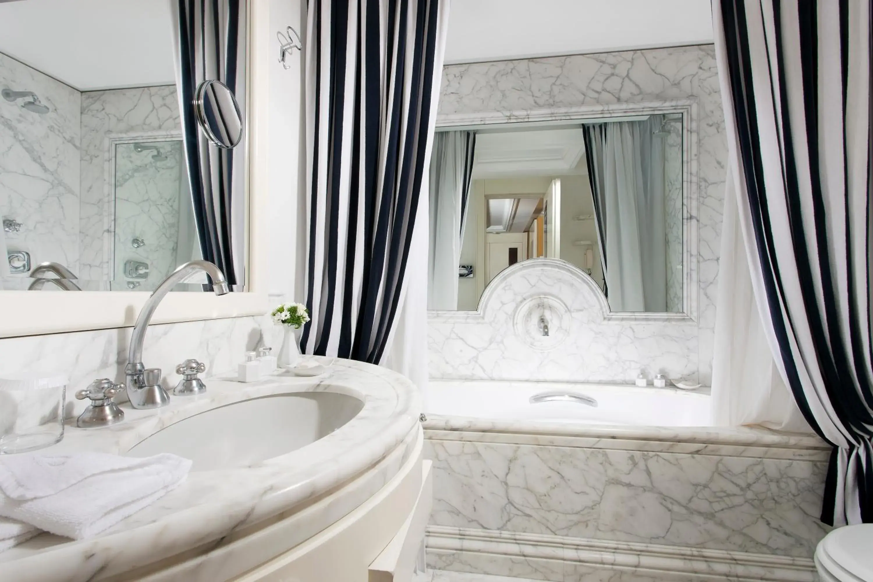 Bathroom in Hotel Lord Byron - Small Luxury Hotels Of The World