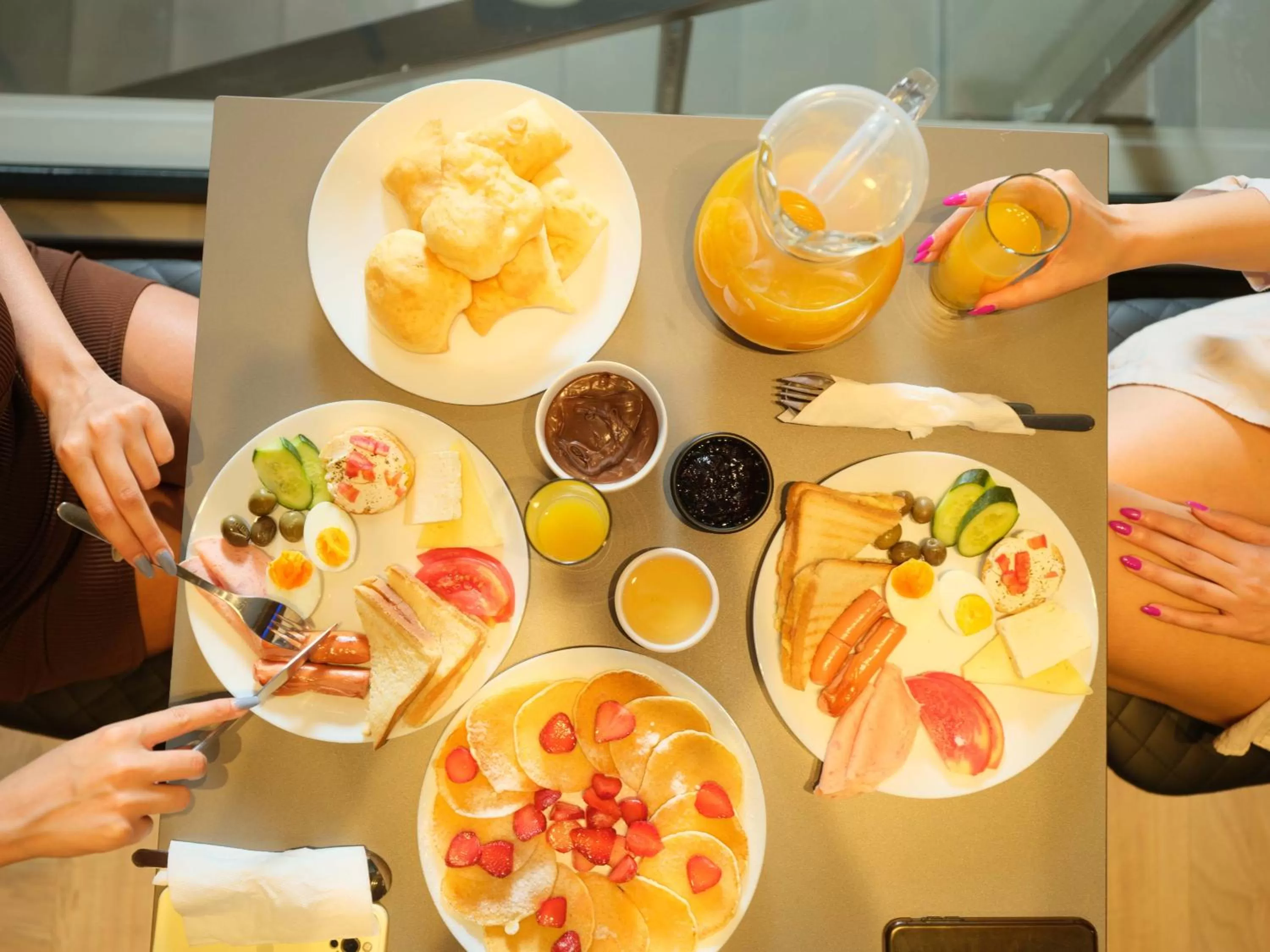 Restaurant/places to eat in The Central View Boutique Hotel