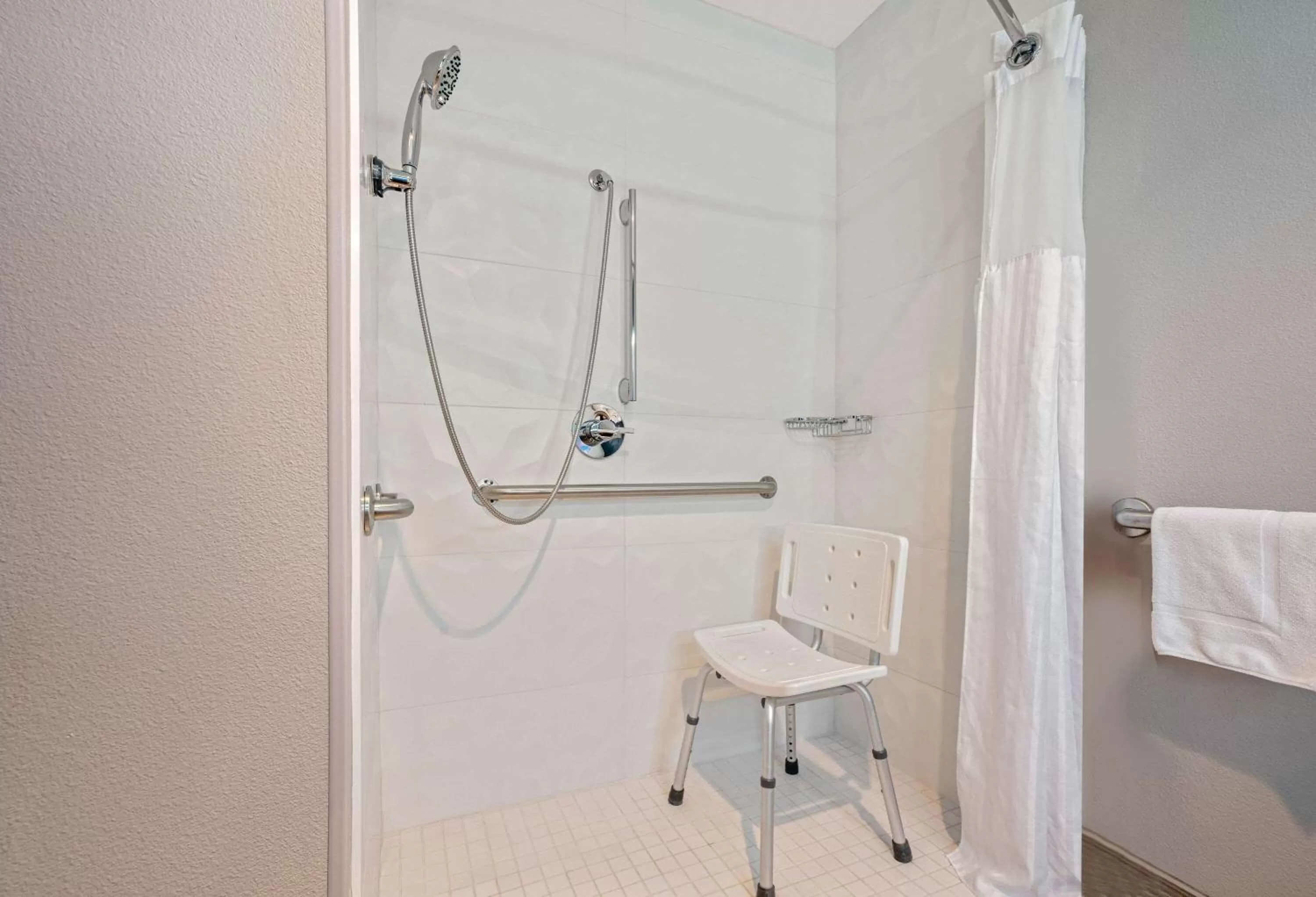 Shower in La Quinta by Wyndham Seattle Federal Way