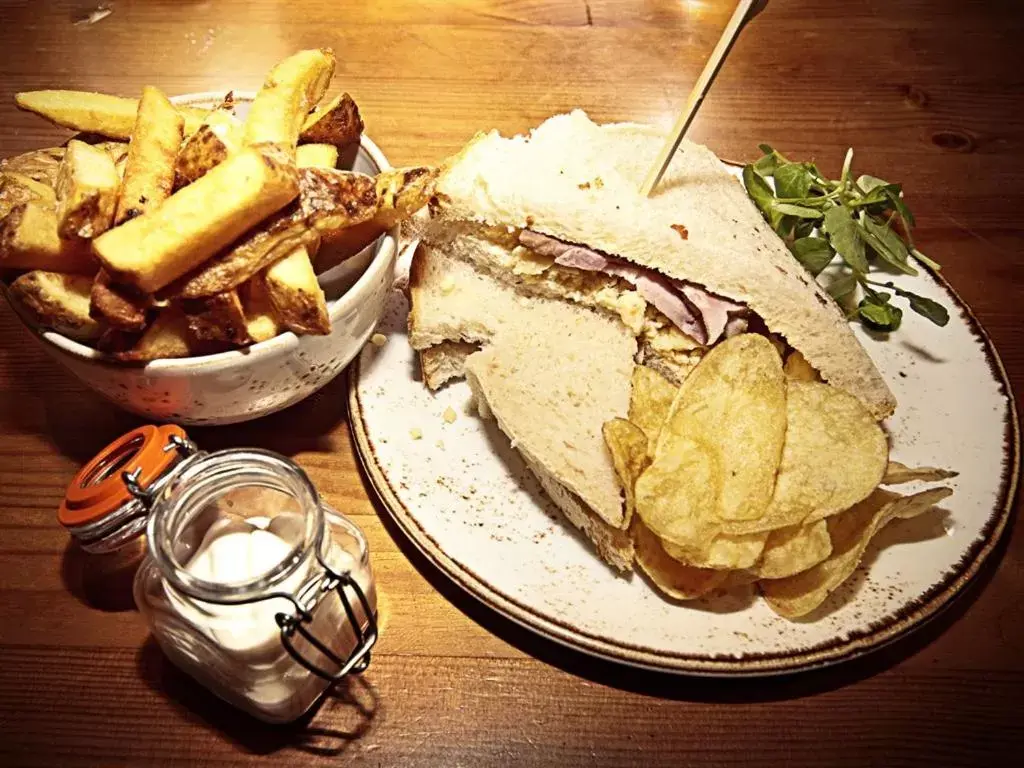 Dining area, Food in The White Bear