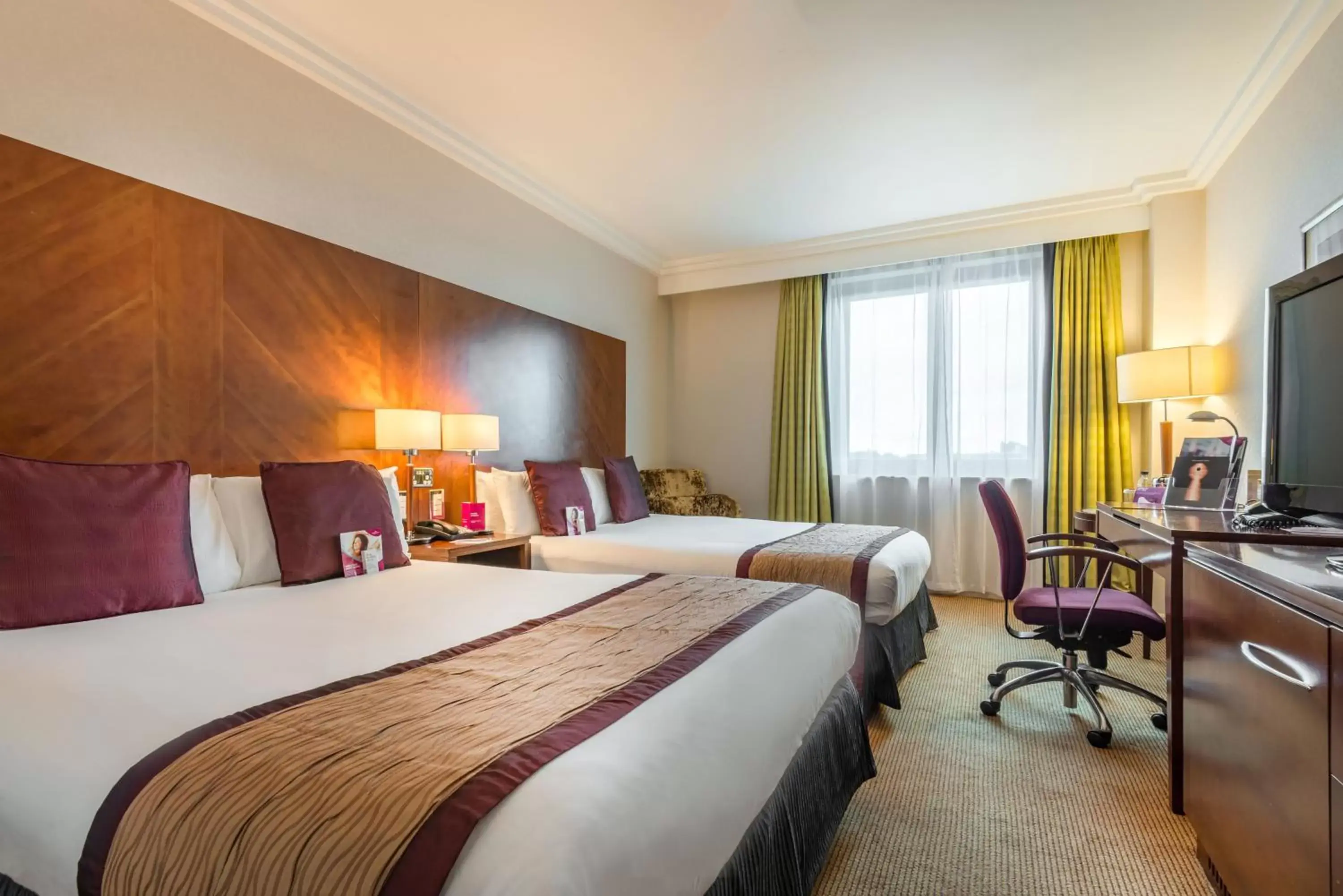 Deluxe Double Room with Two Double Beds in Crowne Plaza Birmingham NEC by IHG Deluxe Double Room with Two Double Beds in Crowne Plaza Birmingham NEC by IHG
