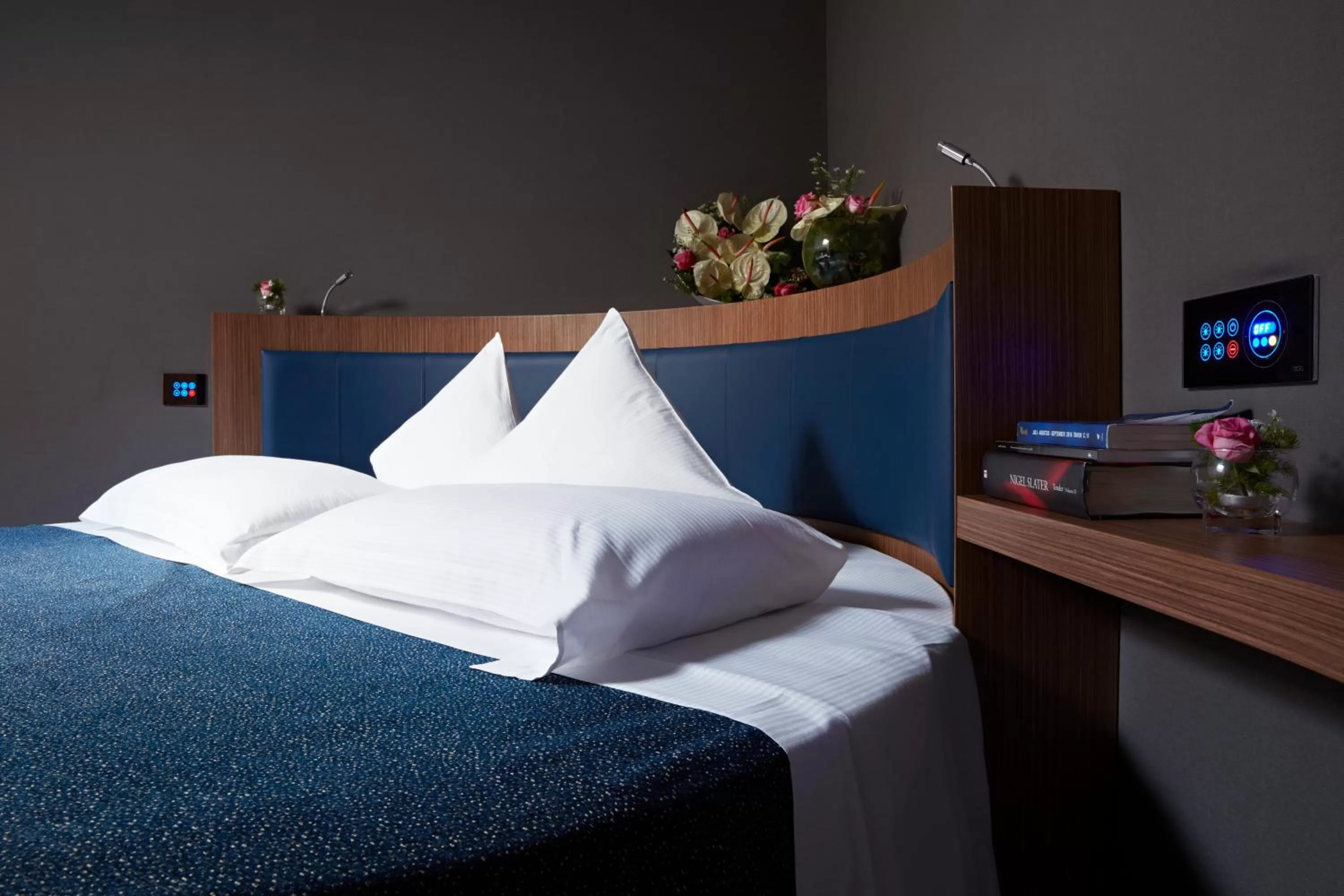 Bedroom, Bed in Hotel The Building