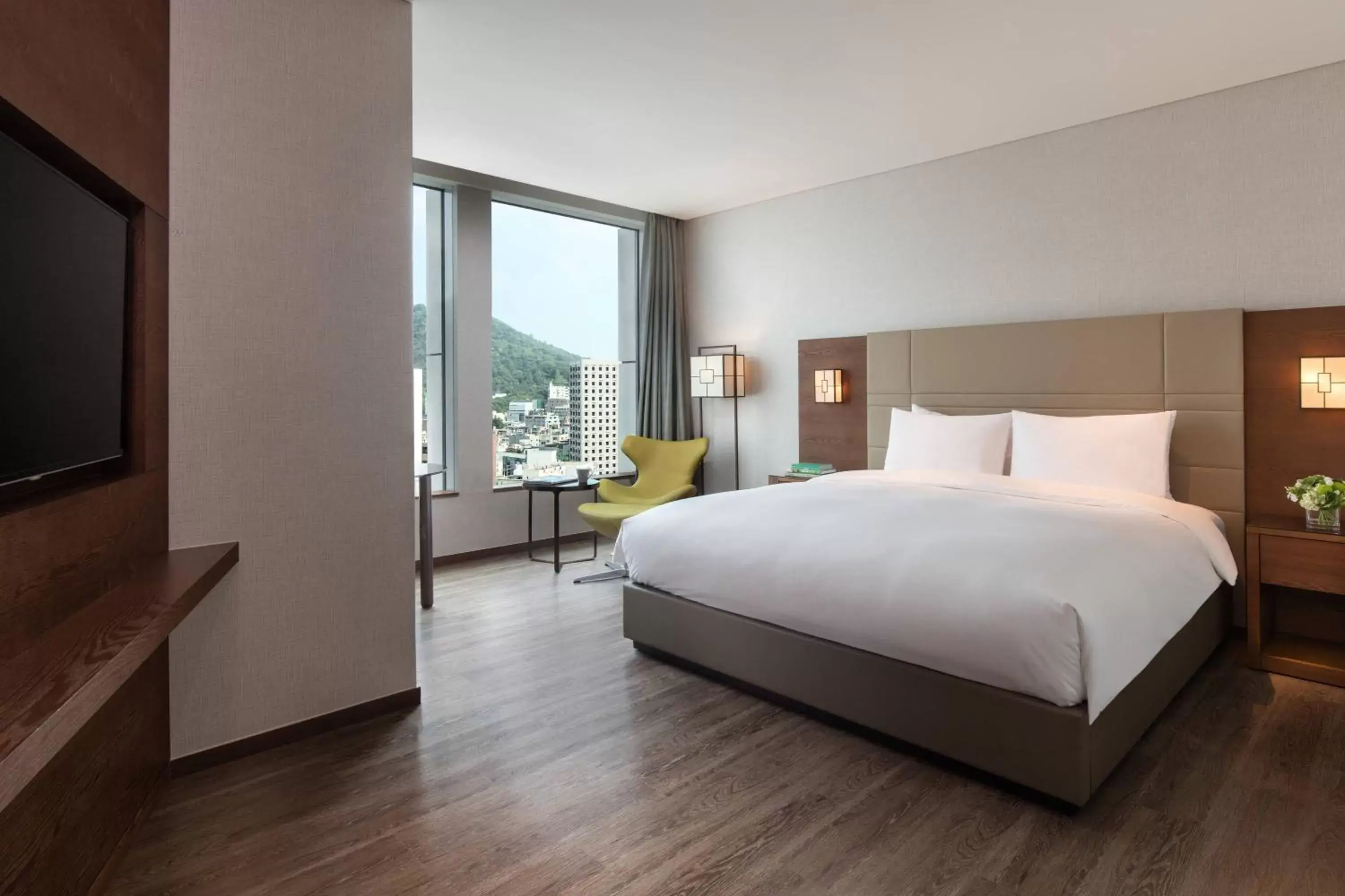 Photo of the whole room, Bed in Courtyard by Marriott Seoul Namdaemun