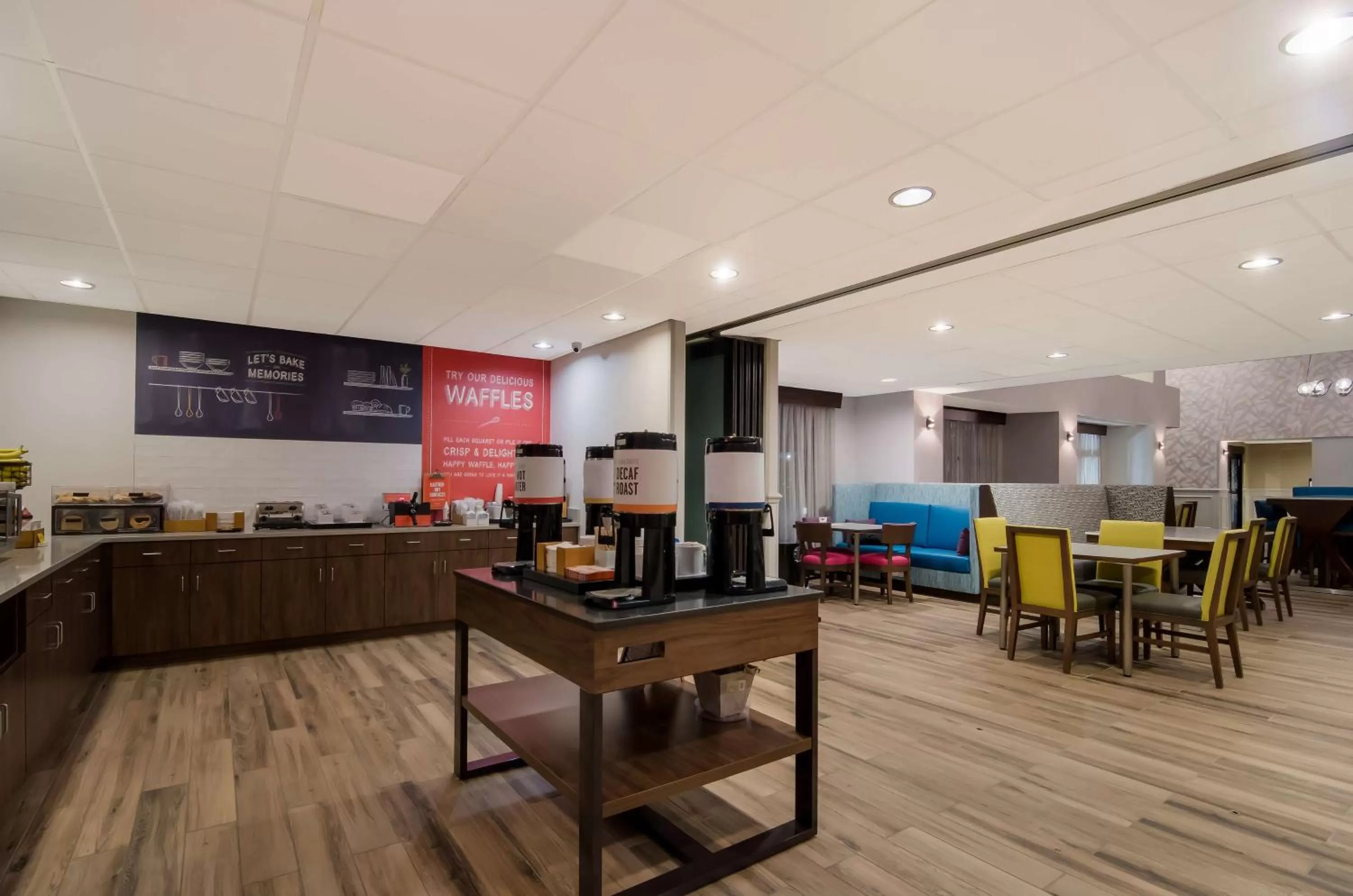 Breakfast in Hampton Inn Wilson Downtown