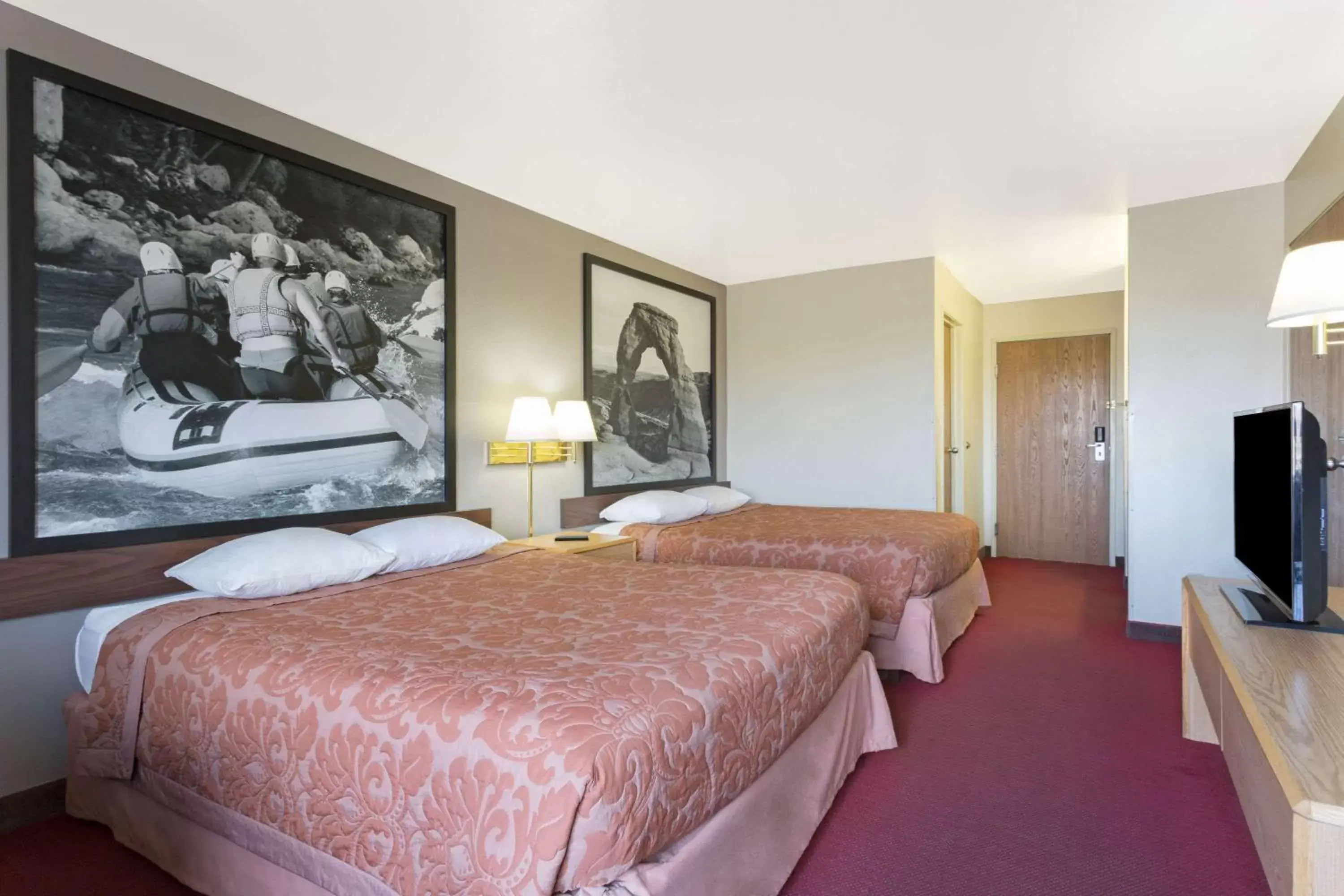 Photo of the whole room, Bed in Super 8 by Wyndham Green River