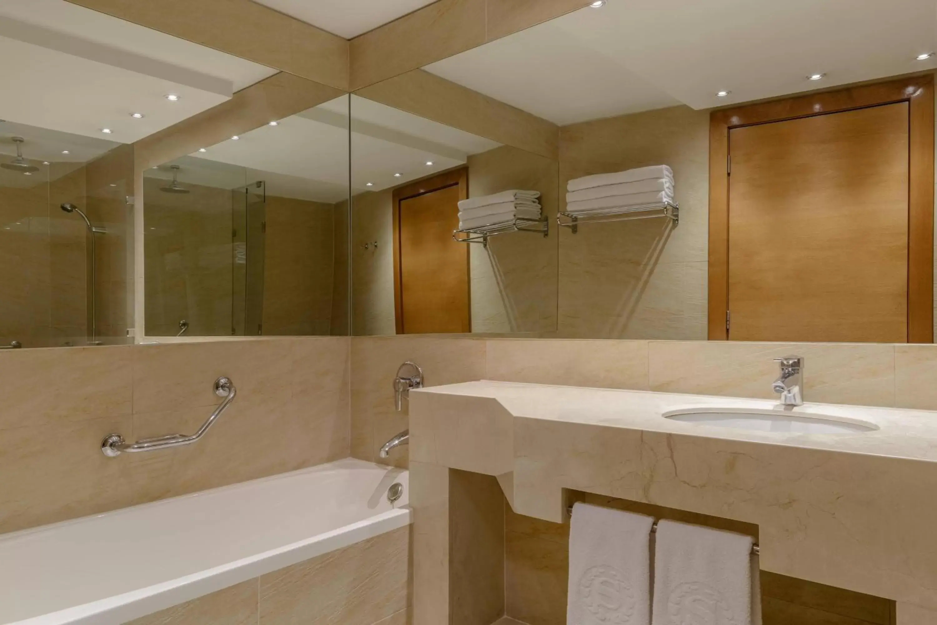 Bathroom in Sheraton Miramar Hotel & Convention Center
