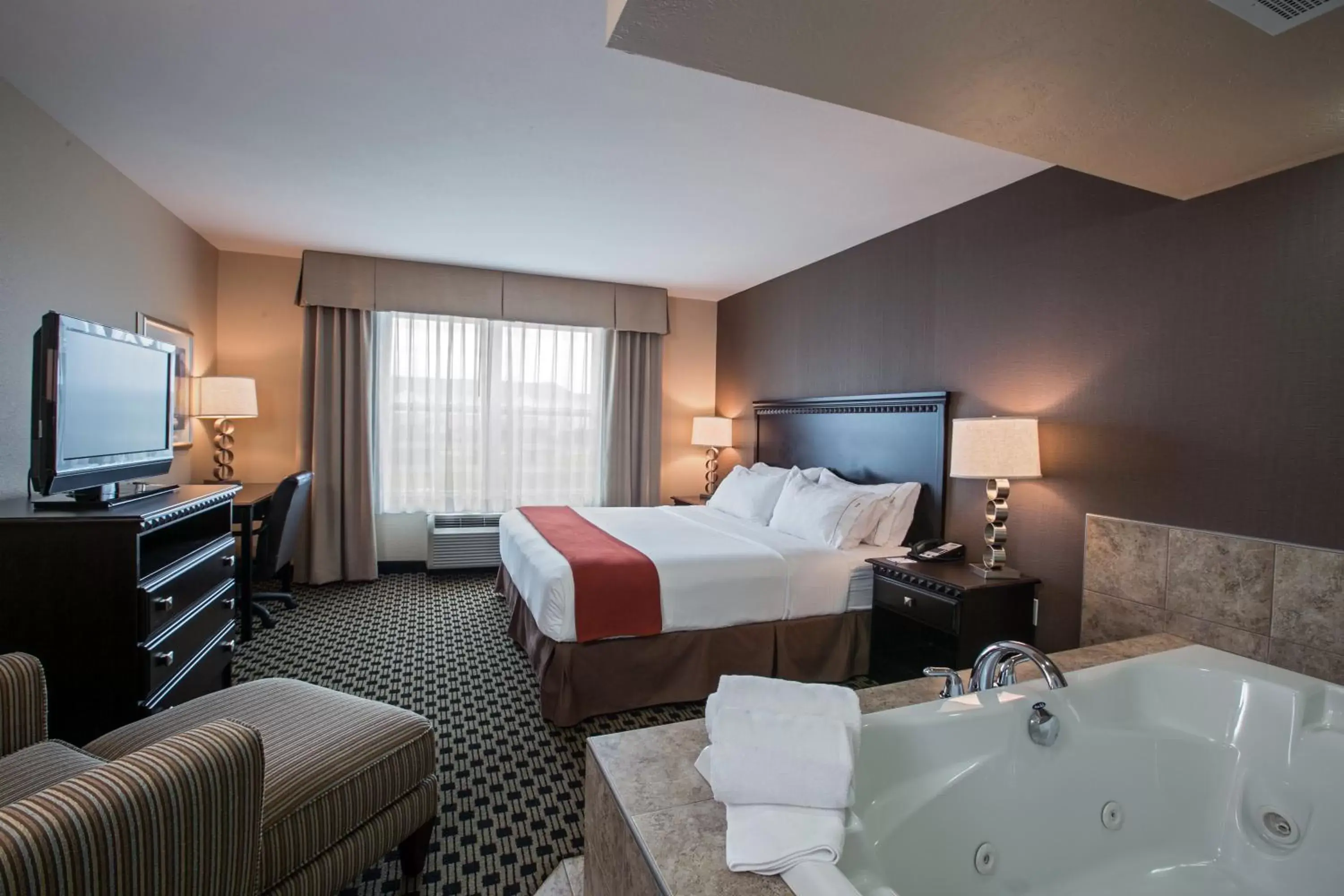 Photo of the whole room in Holiday Inn Express & Suites - Green Bay East, an IHG Hotel