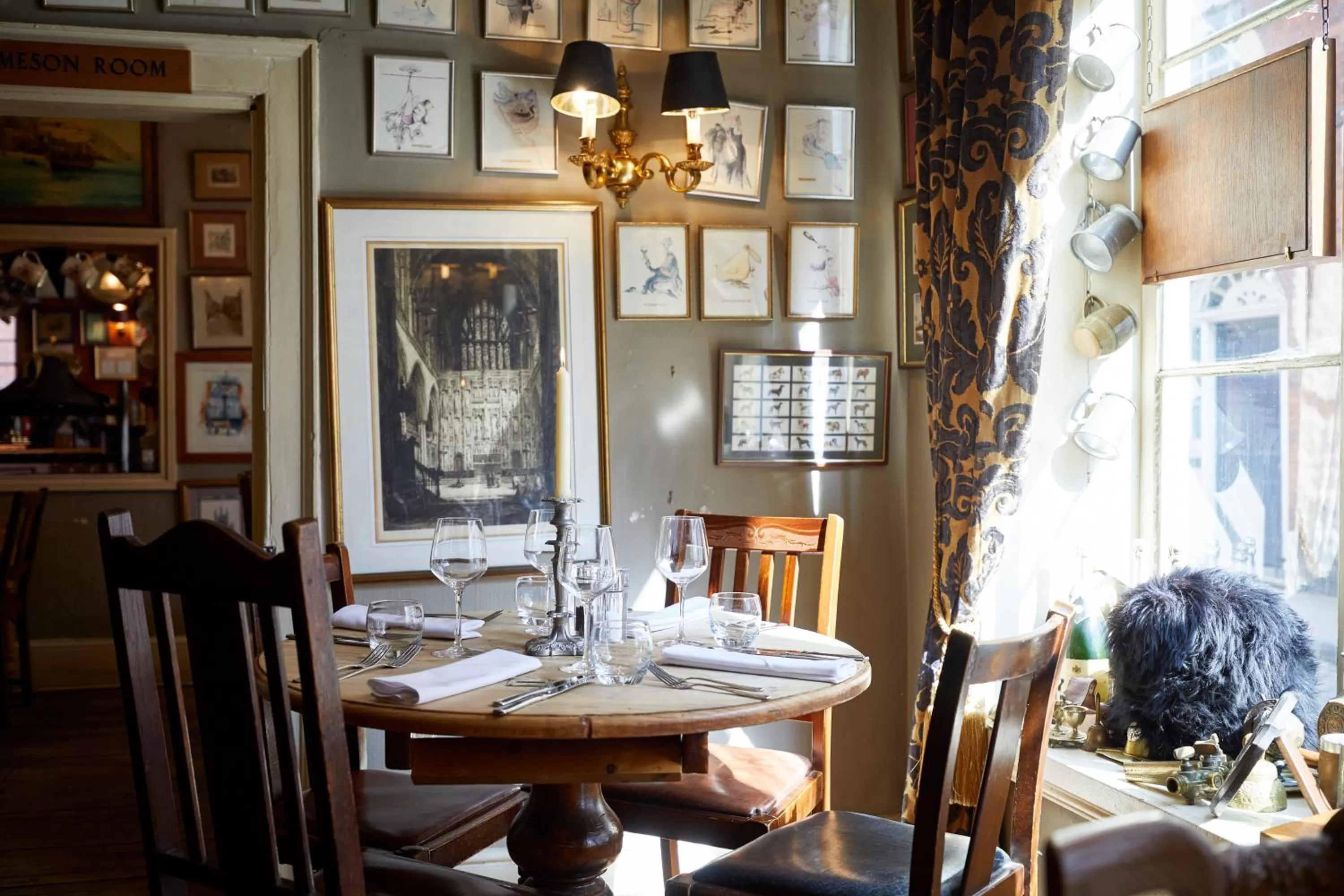 Restaurant/places to eat in Wykeham Arms