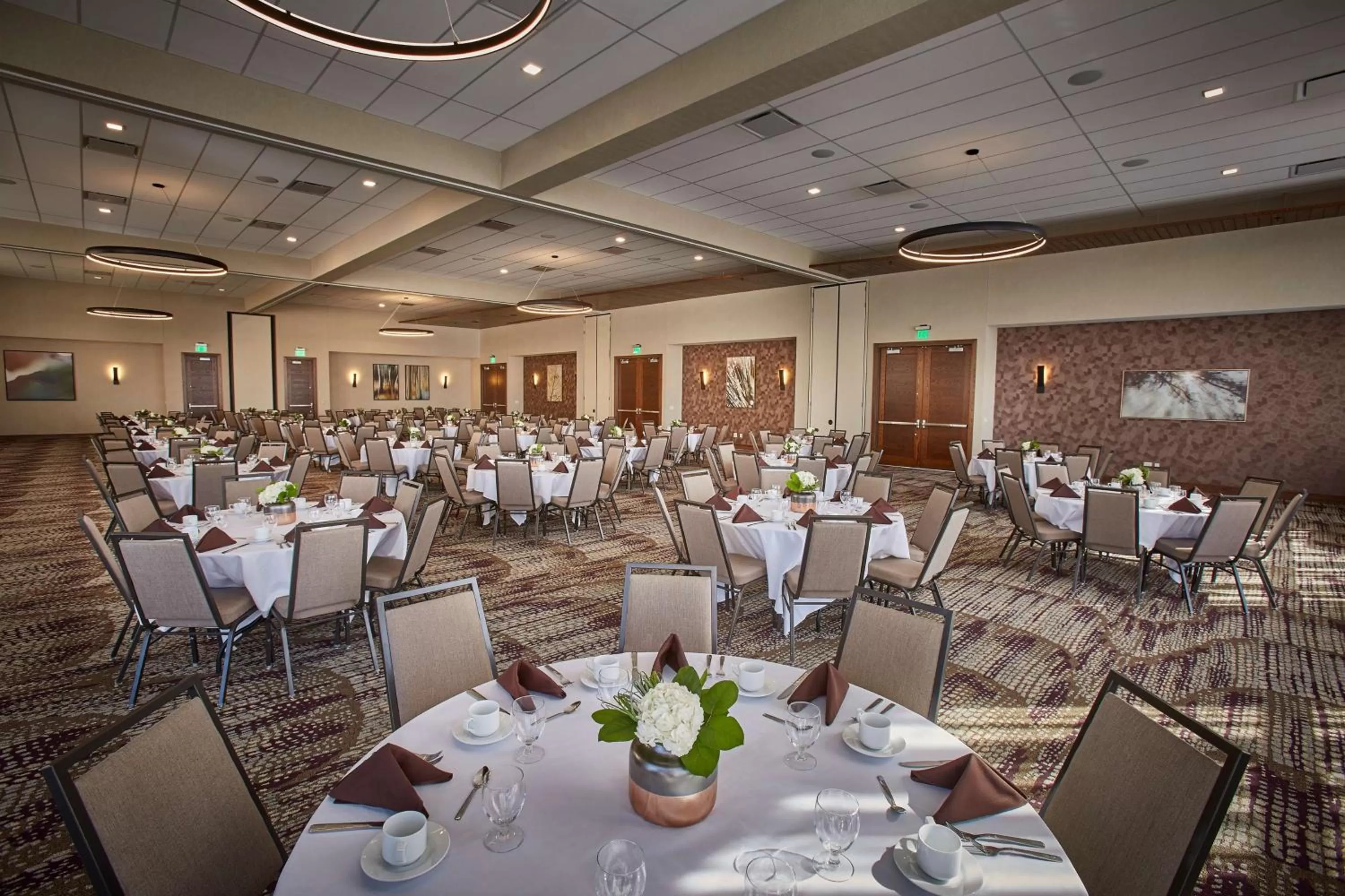 Dining area in Hilton Garden Inn Wausau, WI