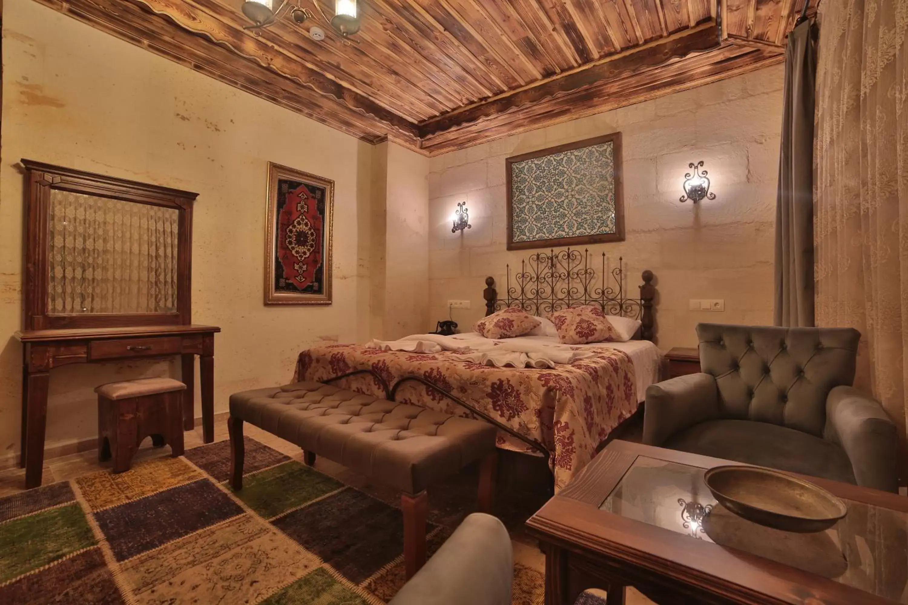 Photo of the whole room in Caravanserai Inn Hotel