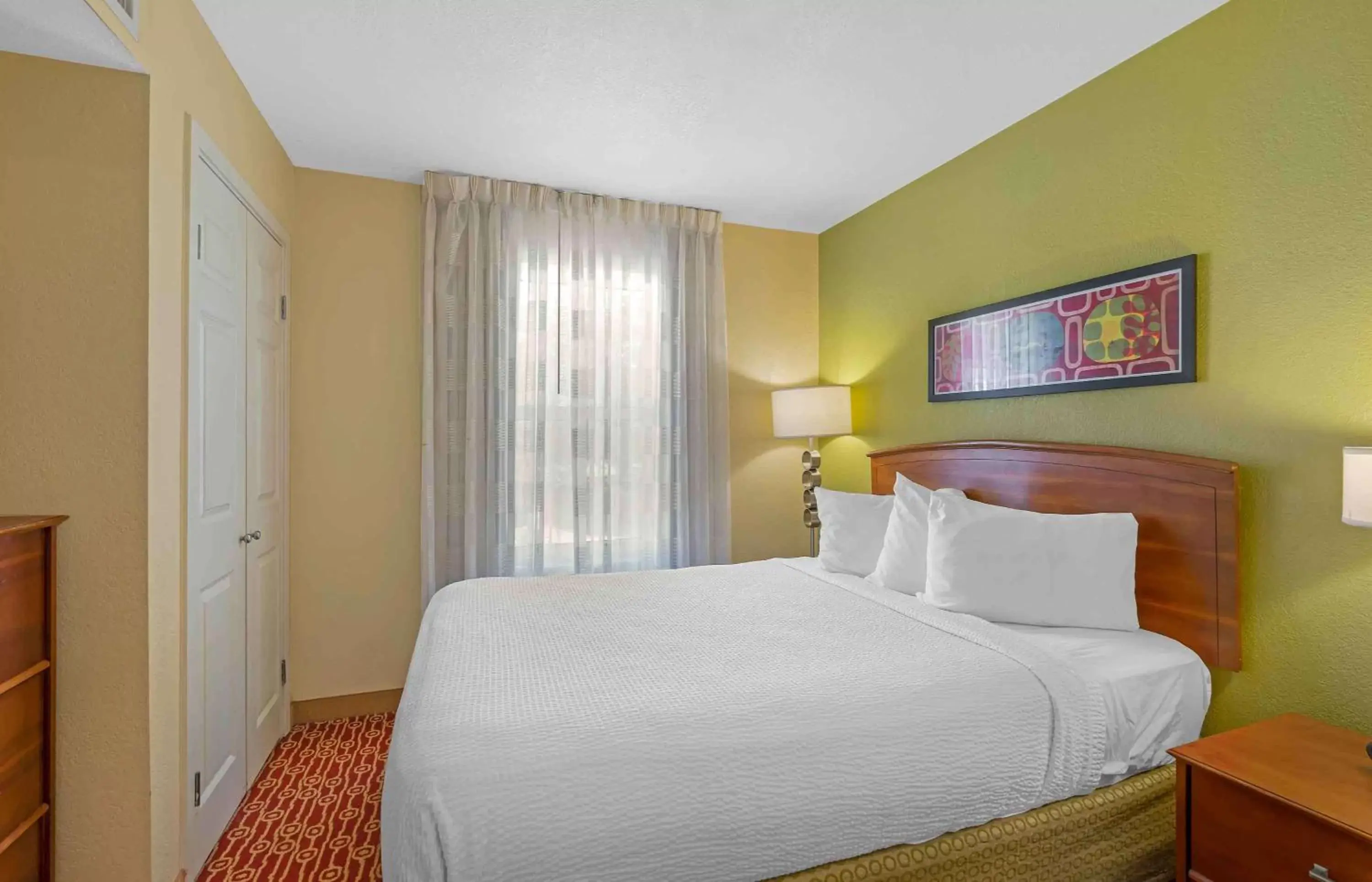 Bedroom, Bed in Extended Stay America Suites - Richmond - Glen Allen - Short Pump