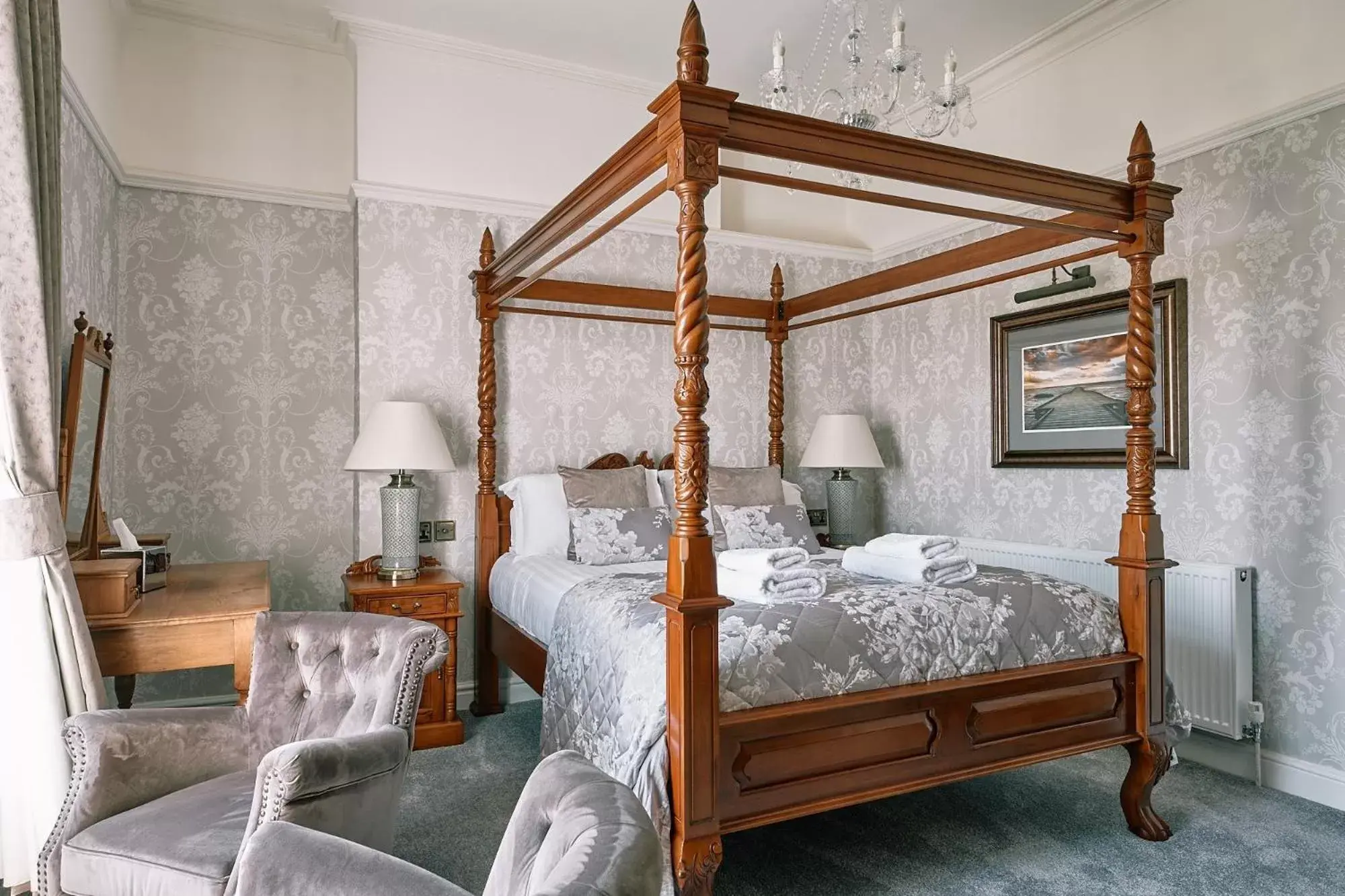 Bed in The Queens Hotel Bed in The Queens Hotel