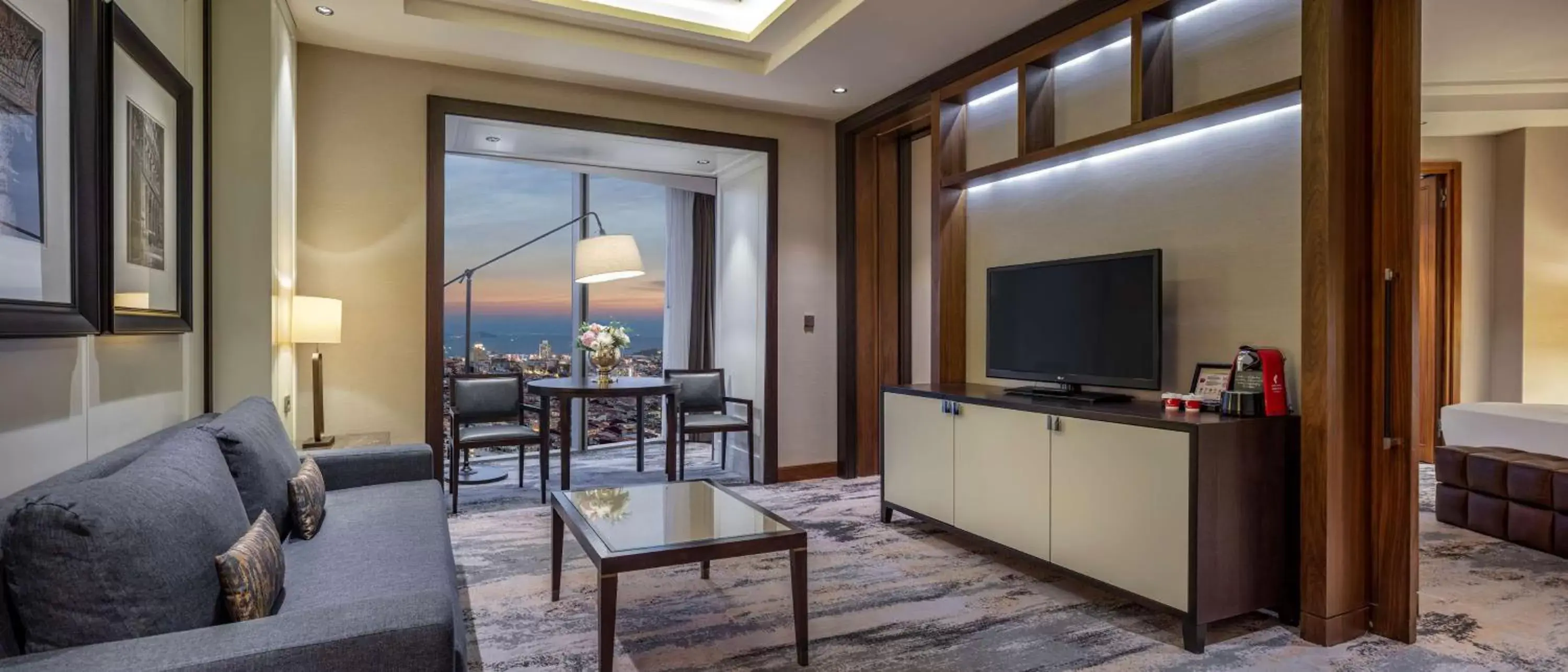 Living room, TV/Entertainment Center in Hilton Istanbul Bomonti