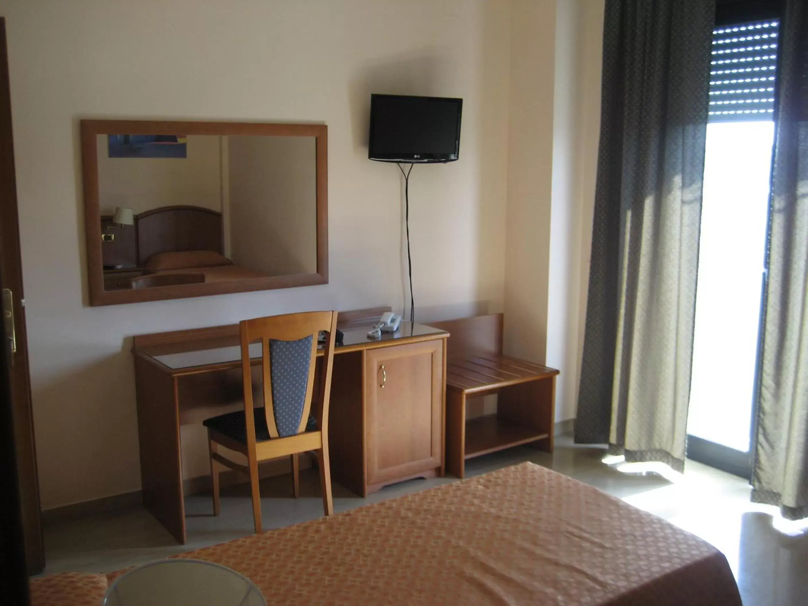 Photo of the whole room, TV/Entertainment Center in Campus Hotel