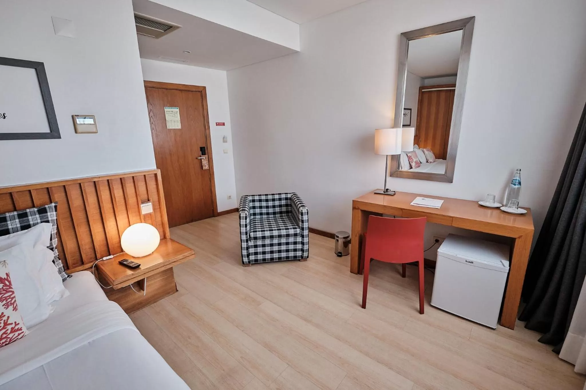 Seating area, Bed in Hotel Praia Marina by RIDAN Hotels