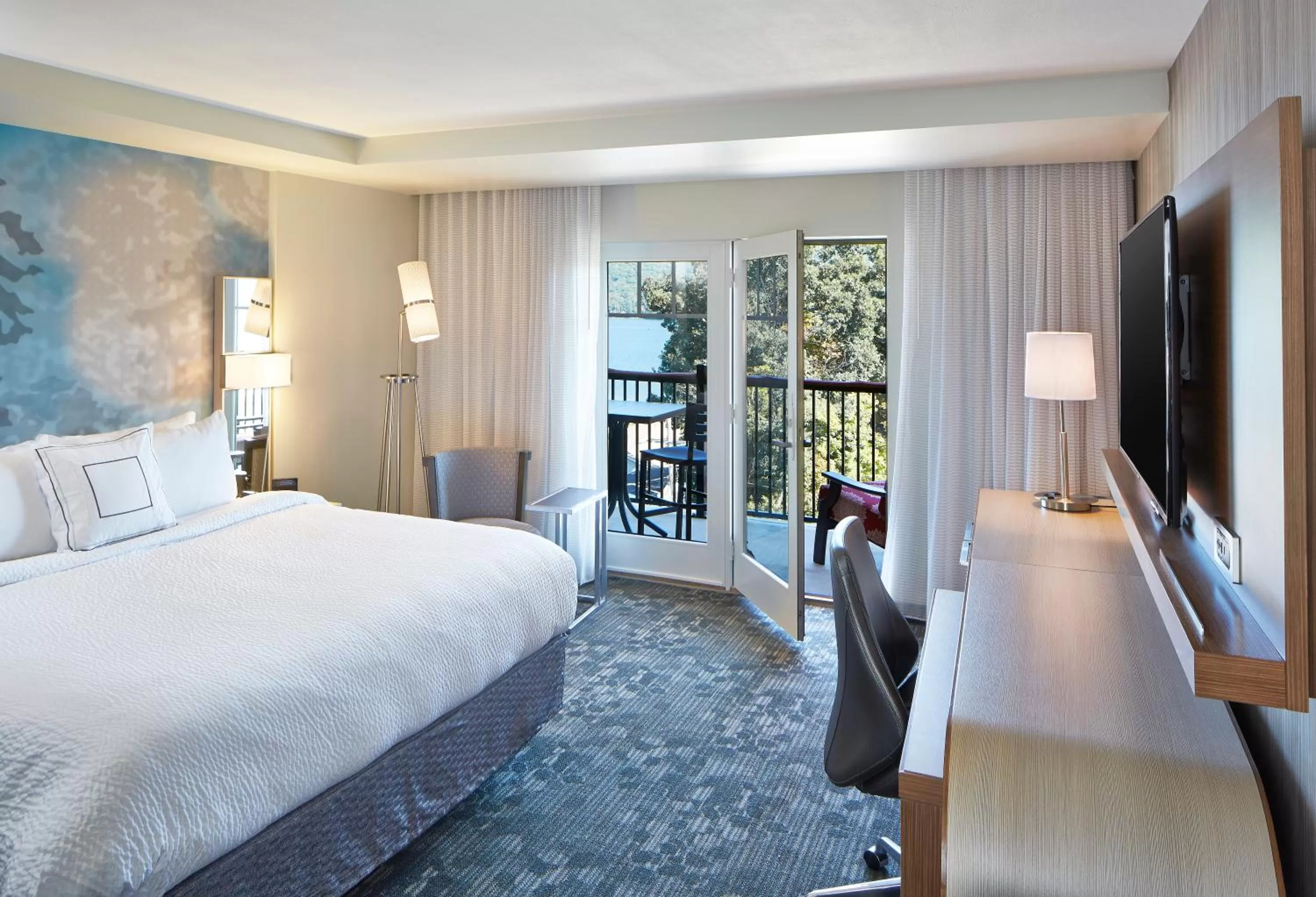 Bedroom, Bed in Courtyard by Marriott Lake George