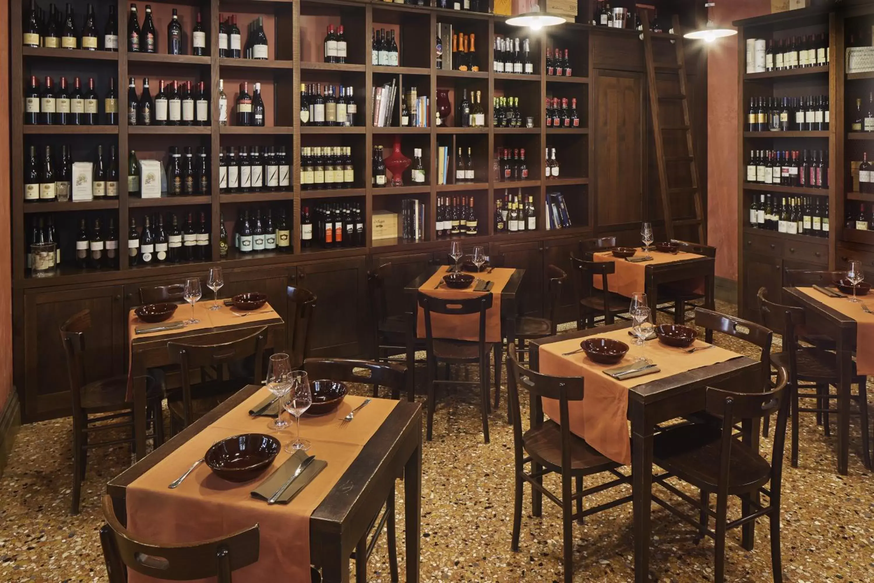 Restaurant/Places to Eat in Albergo Cappello