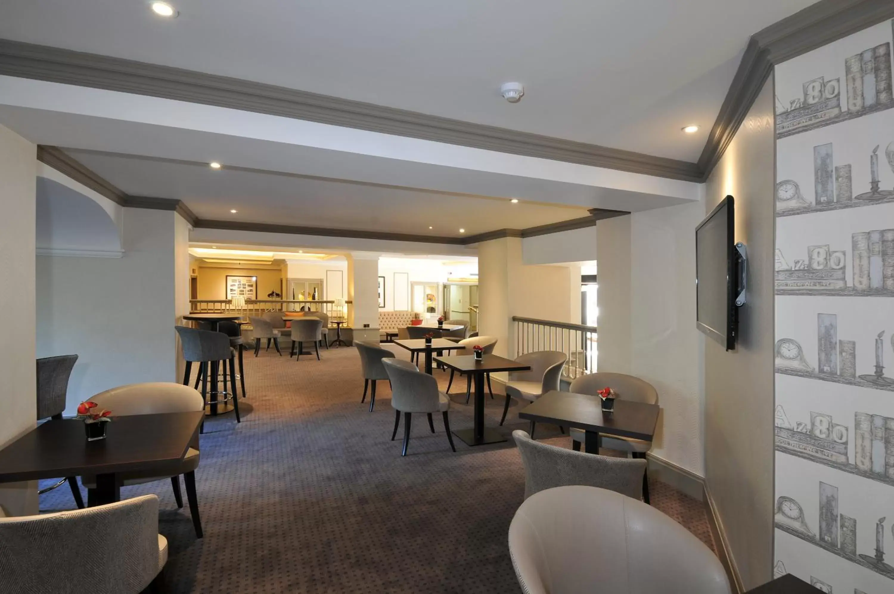 Lobby or reception, Restaurant/Places to Eat in Bromley Court Hotel London