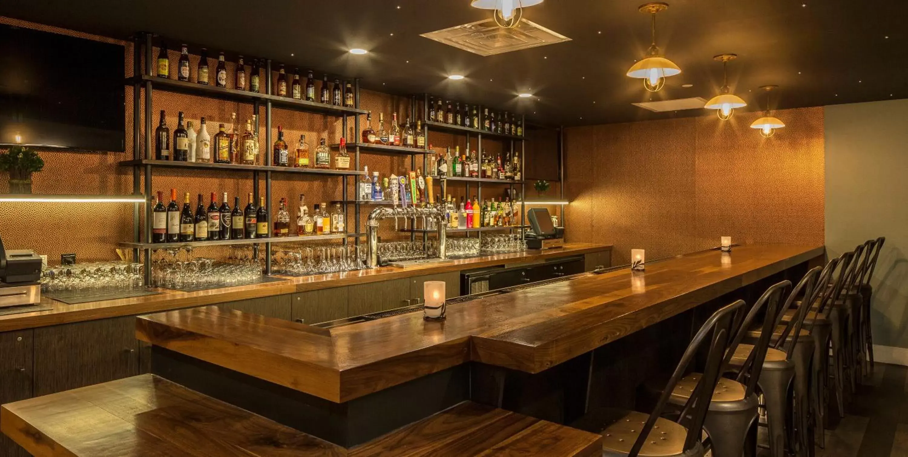 Lounge or bar, Lounge/Bar in Crowne Plaza Hotel and Suites Pittsburgh South, an IHG Hotel