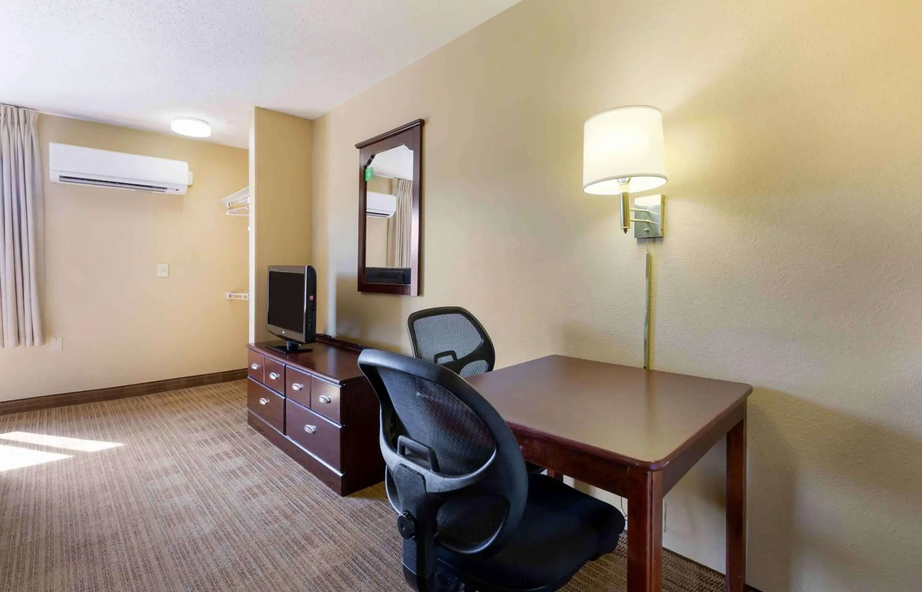 Bedroom in Extended Stay America Suites - Washington, DC - Landover