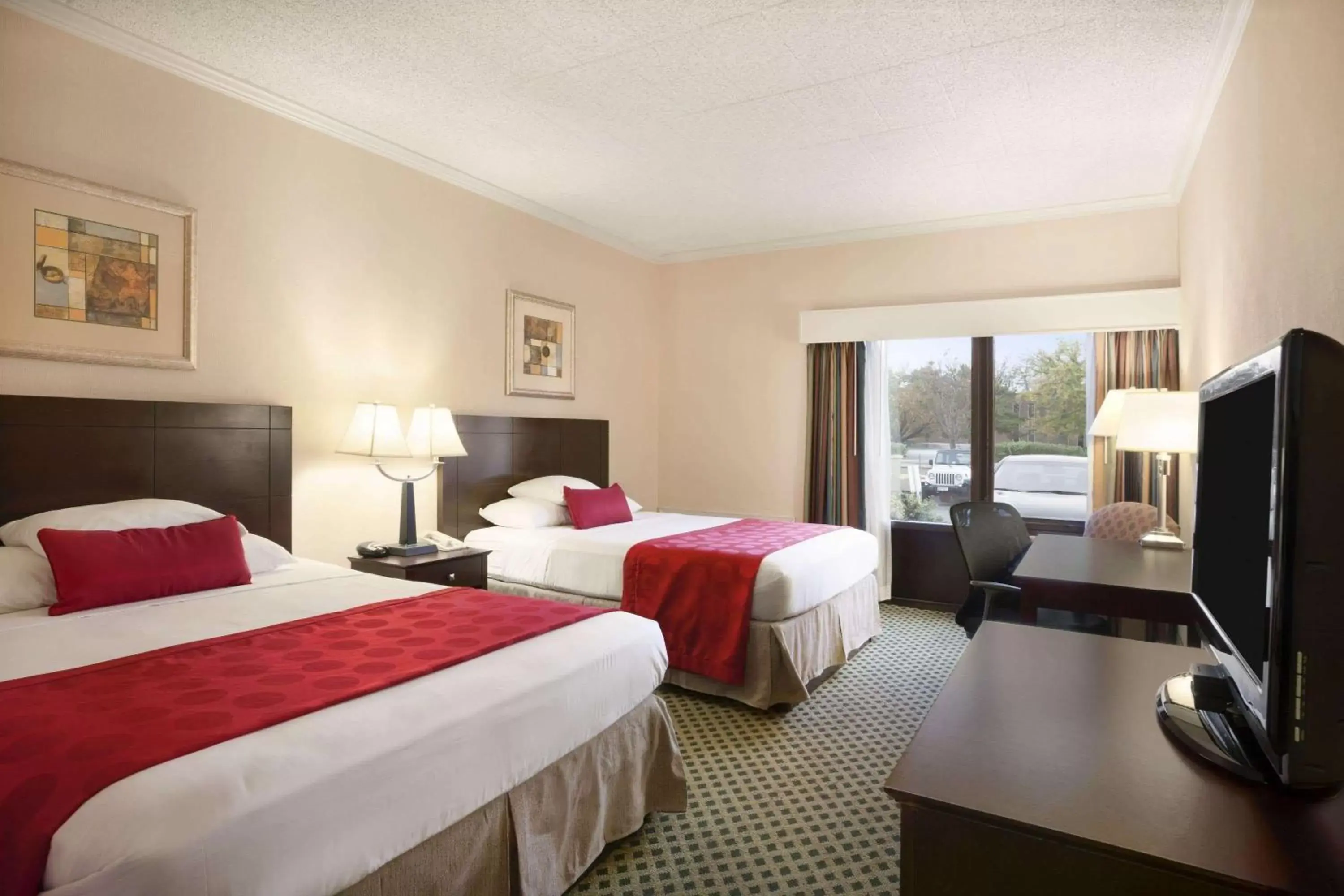 Photo of the whole room, Bed in Ramada by Wyndham Newark/Wilmington