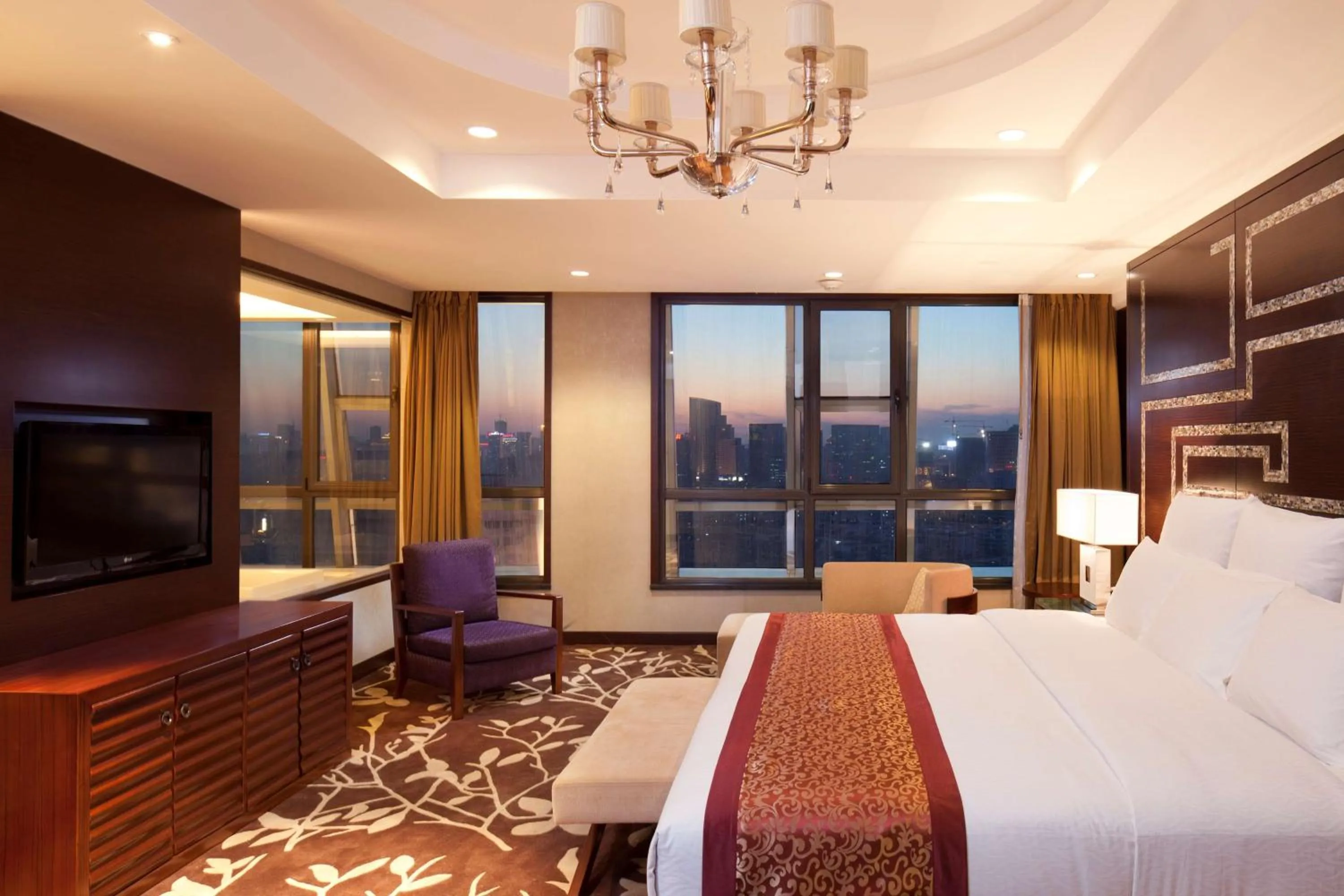 Bedroom, Bed in DoubleTree by Hilton Shenyang