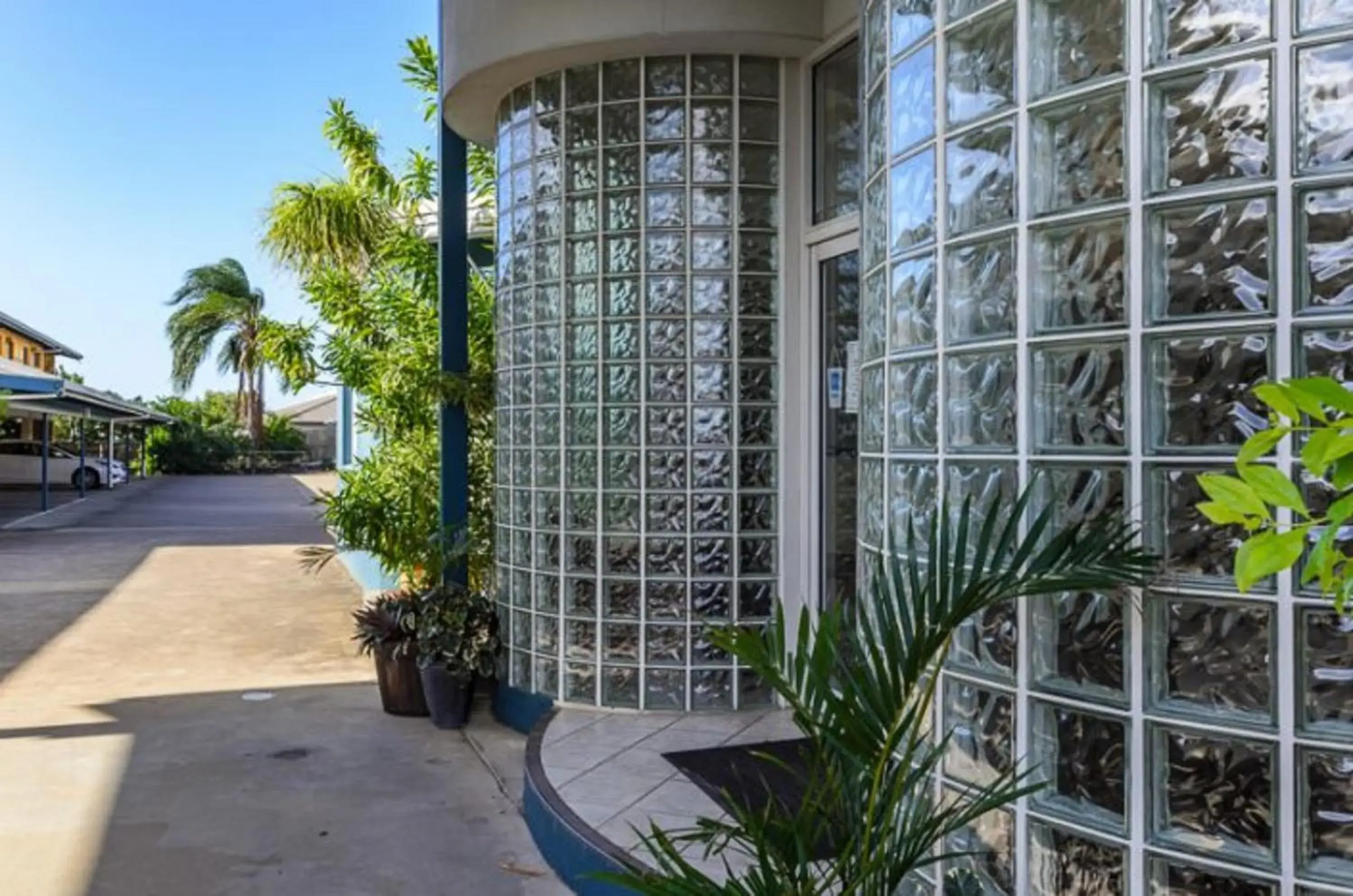 Facade/entrance in Gladstone Palms Motor Inn