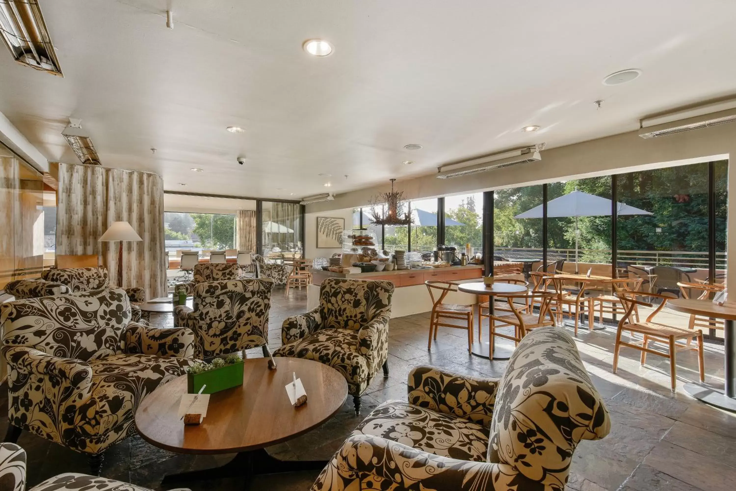 Restaurant/Places to Eat in Mill Valley Inn