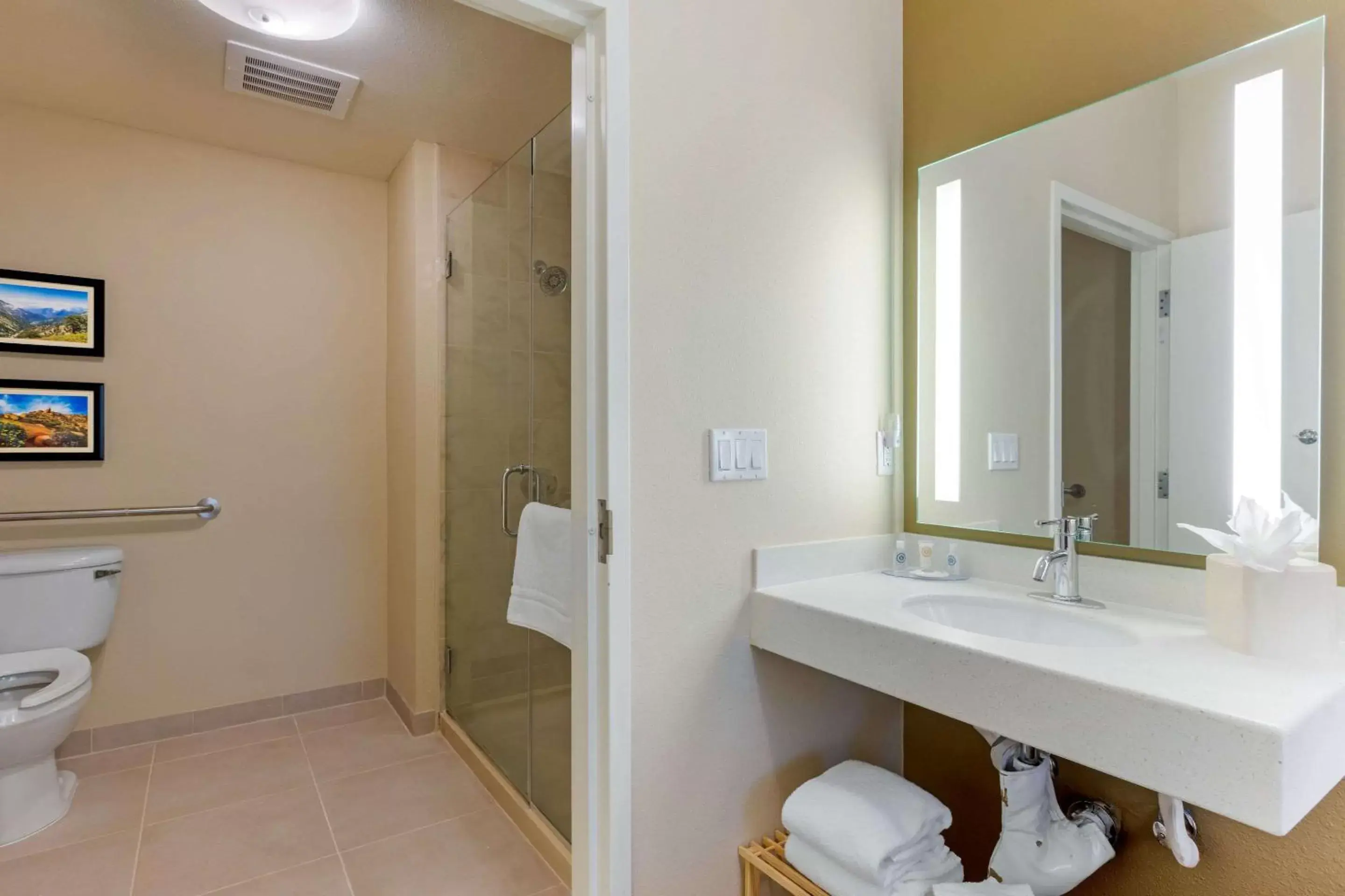 Photo of the whole room, Bathroom in Comfort Inn & Suites Near Ontario Airport