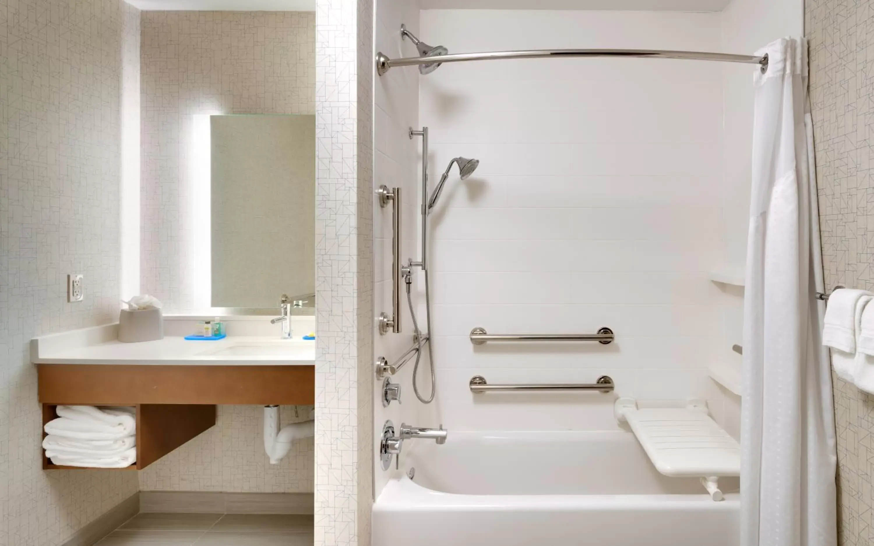 King Room - Mobility Access Tub - Non-Smoking in Holiday Inn Express & Suites - Gainesville I-75, an IHG Hotel