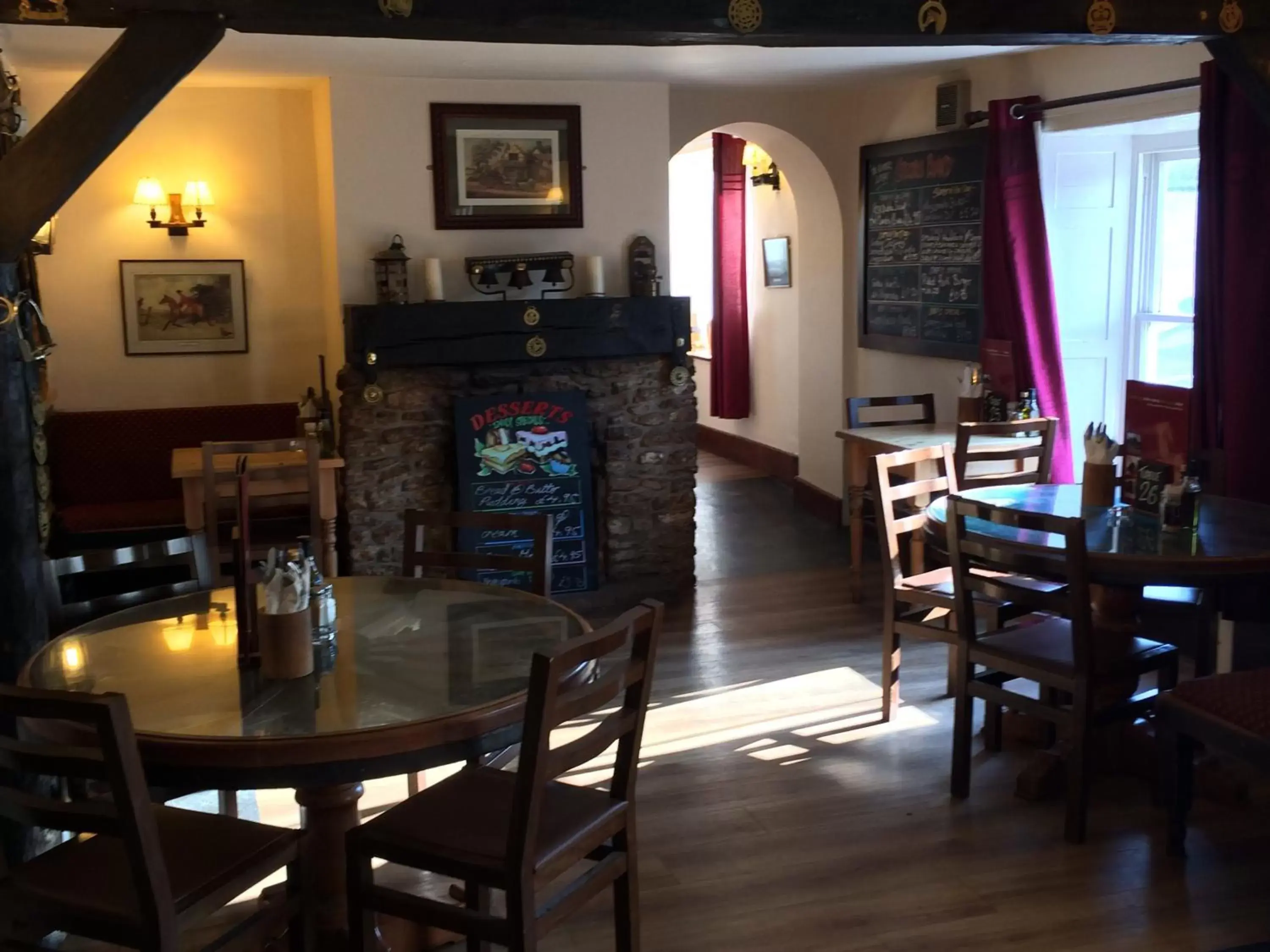 Restaurant/Places to Eat in Hunters Lodge Inn
