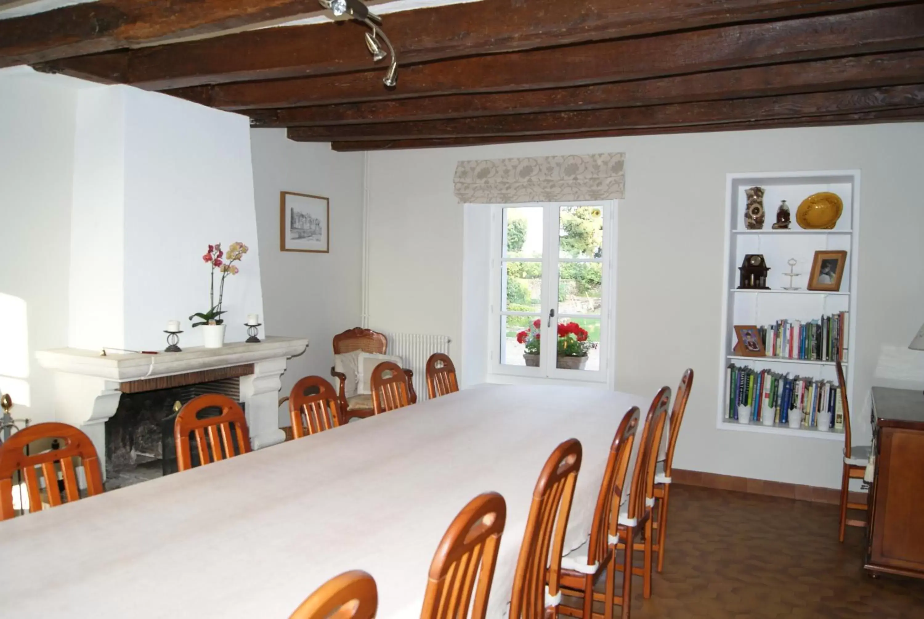 Dining area in La Bihourderie