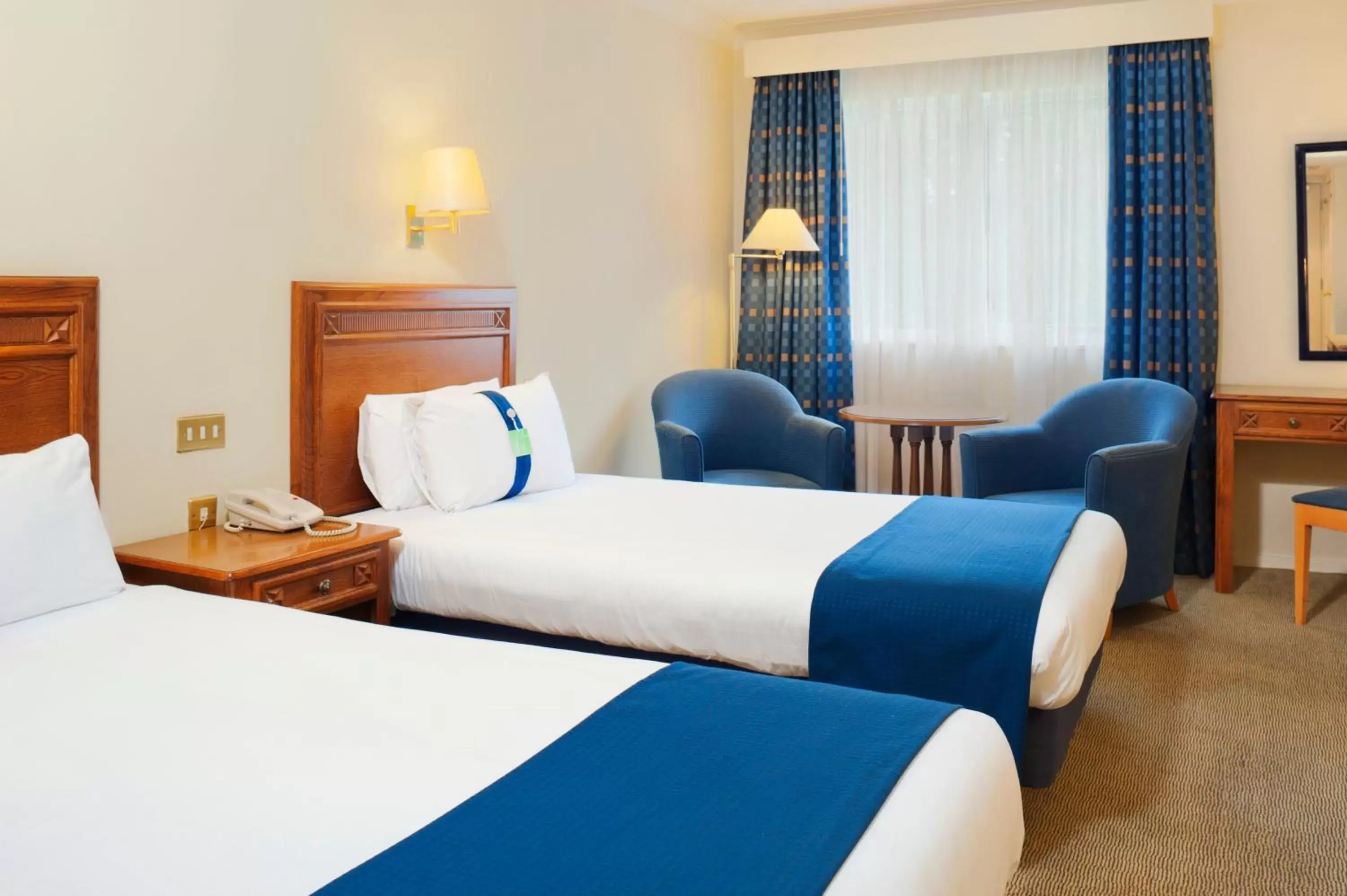 Bed in Holiday Inn Maidstone-Sevenoaks, an IHG Hotel