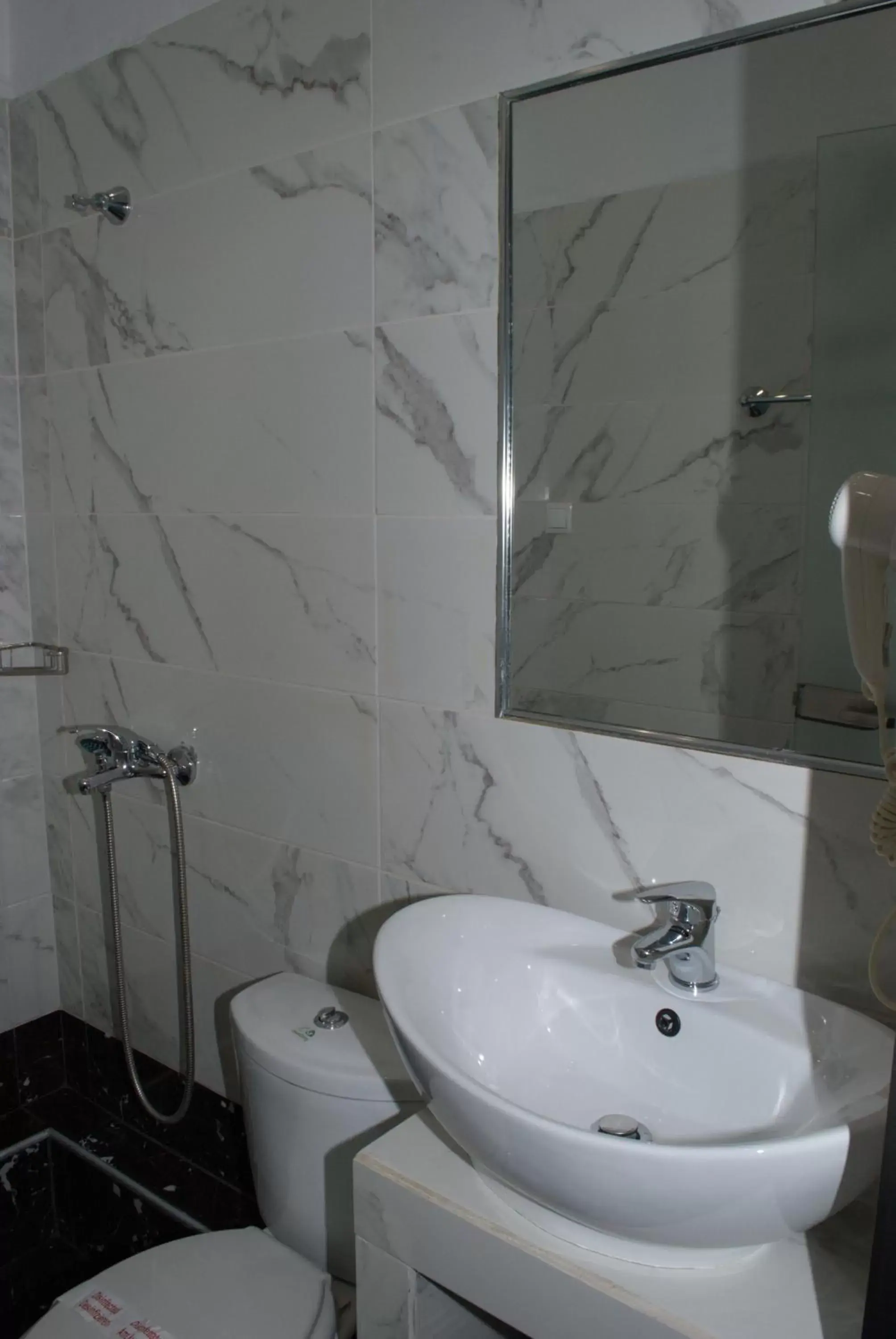 Bathroom in Diethnes Hotel